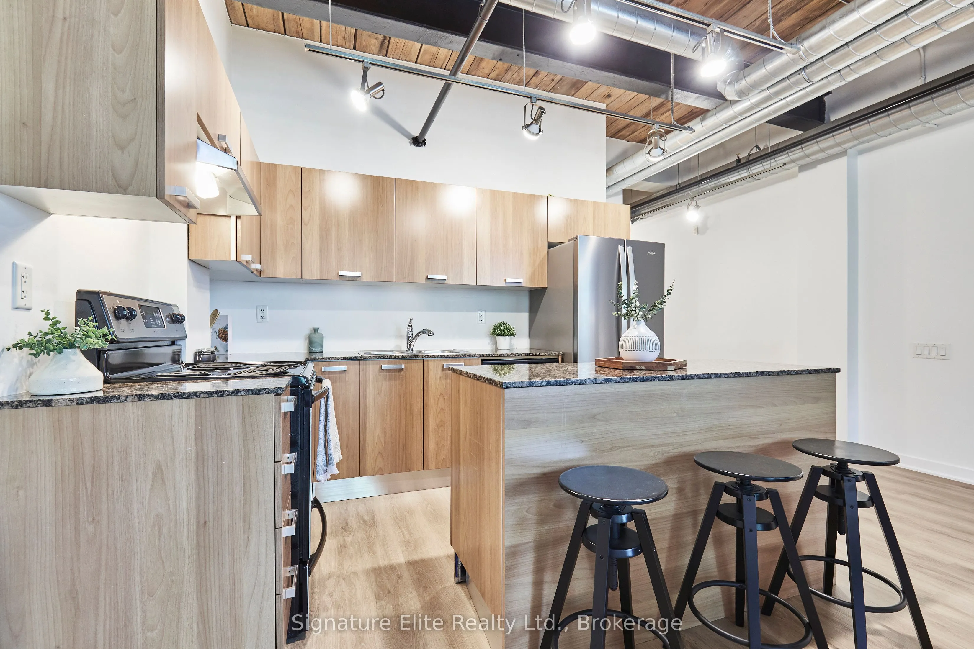 43 Hanna Avenue, #207