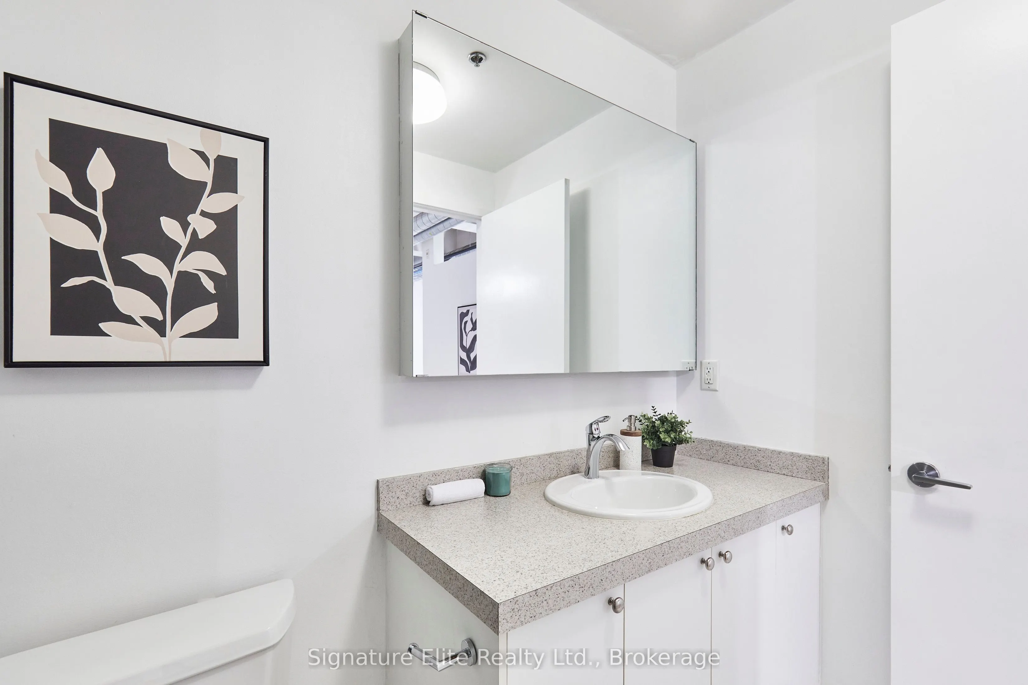 43 Hanna Avenue, #207