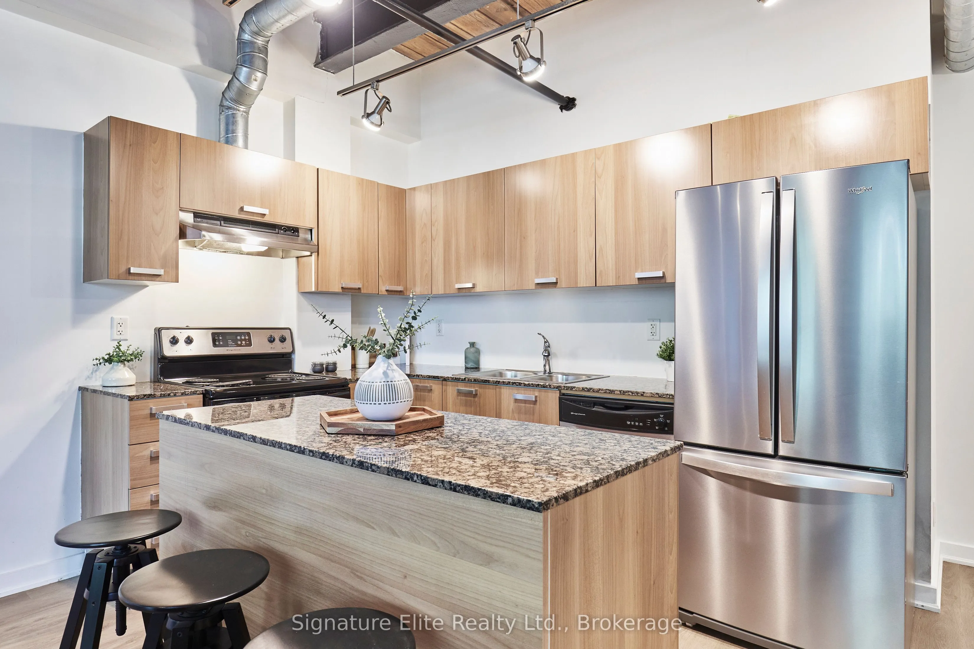 43 Hanna Avenue, #207