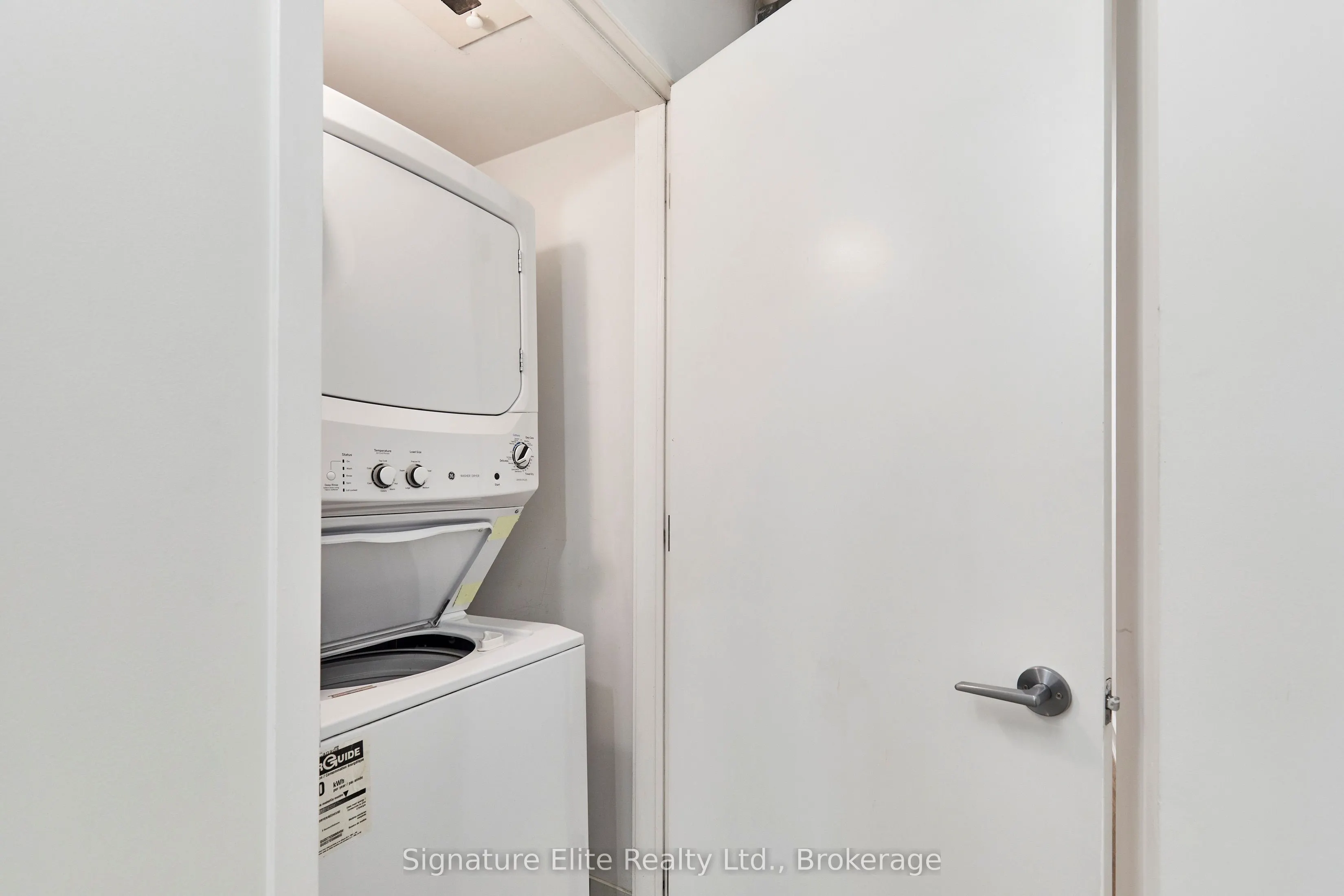 43 Hanna Avenue, #207