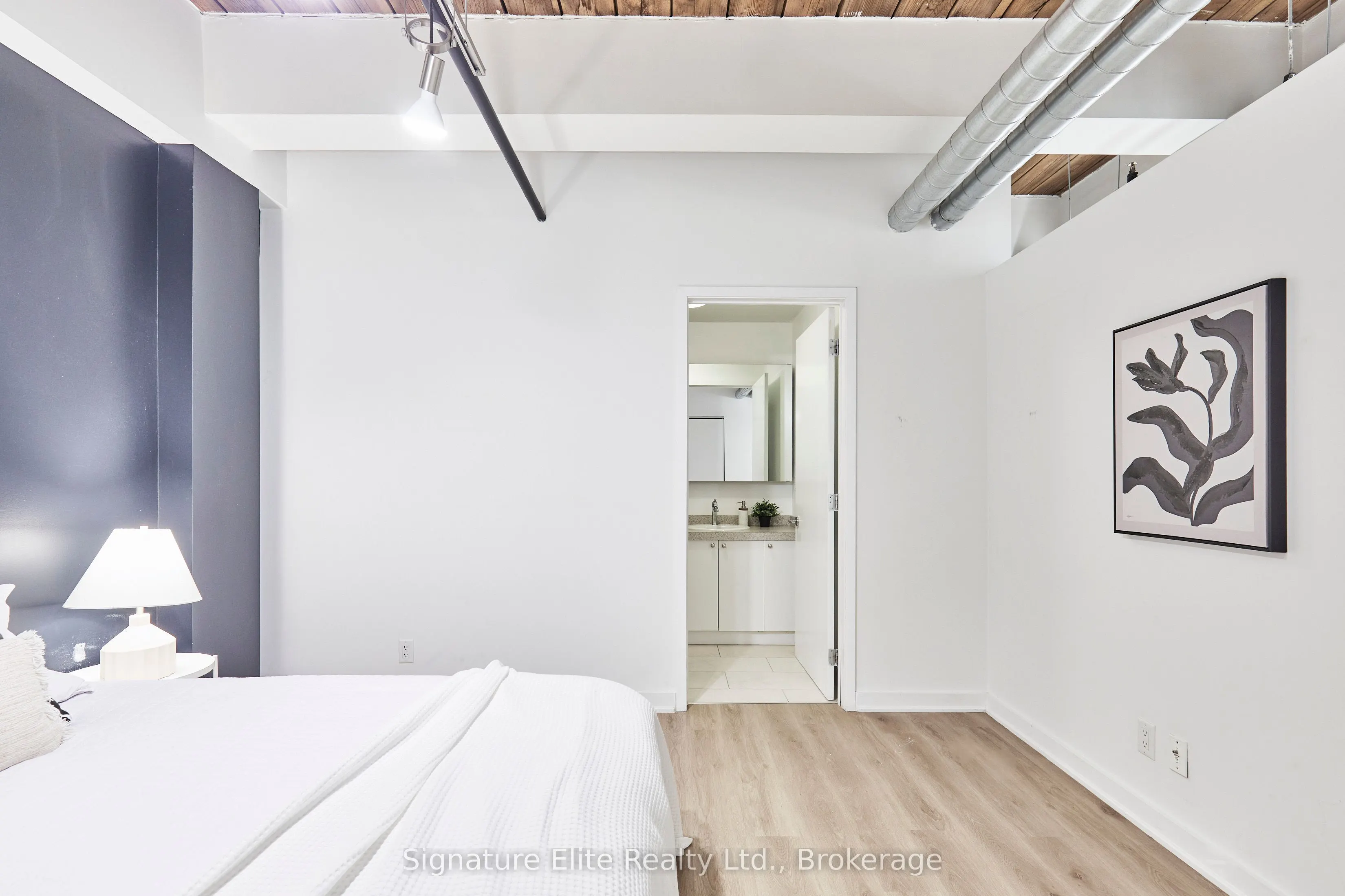 43 Hanna Avenue, #207