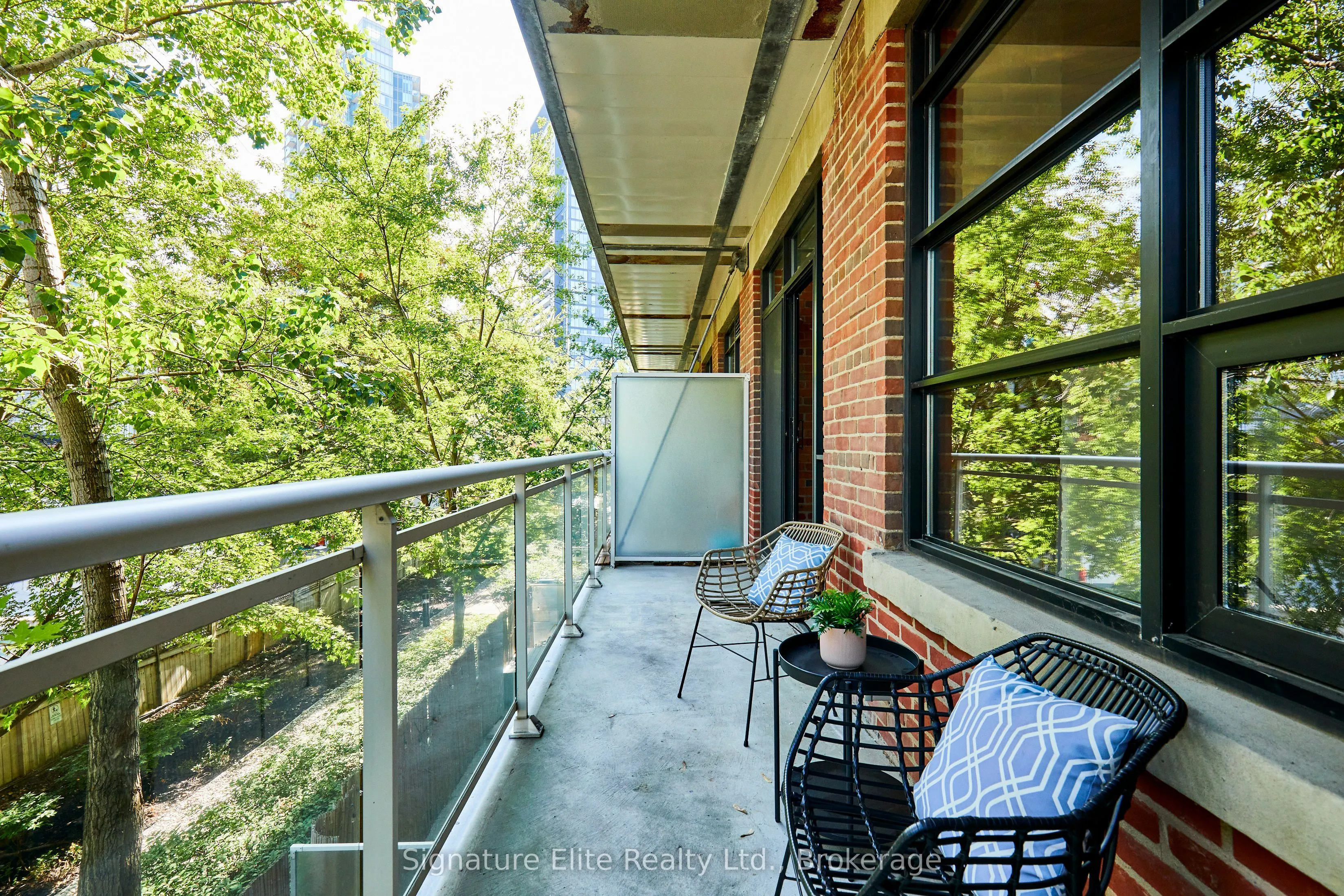 43 Hanna Avenue, #207