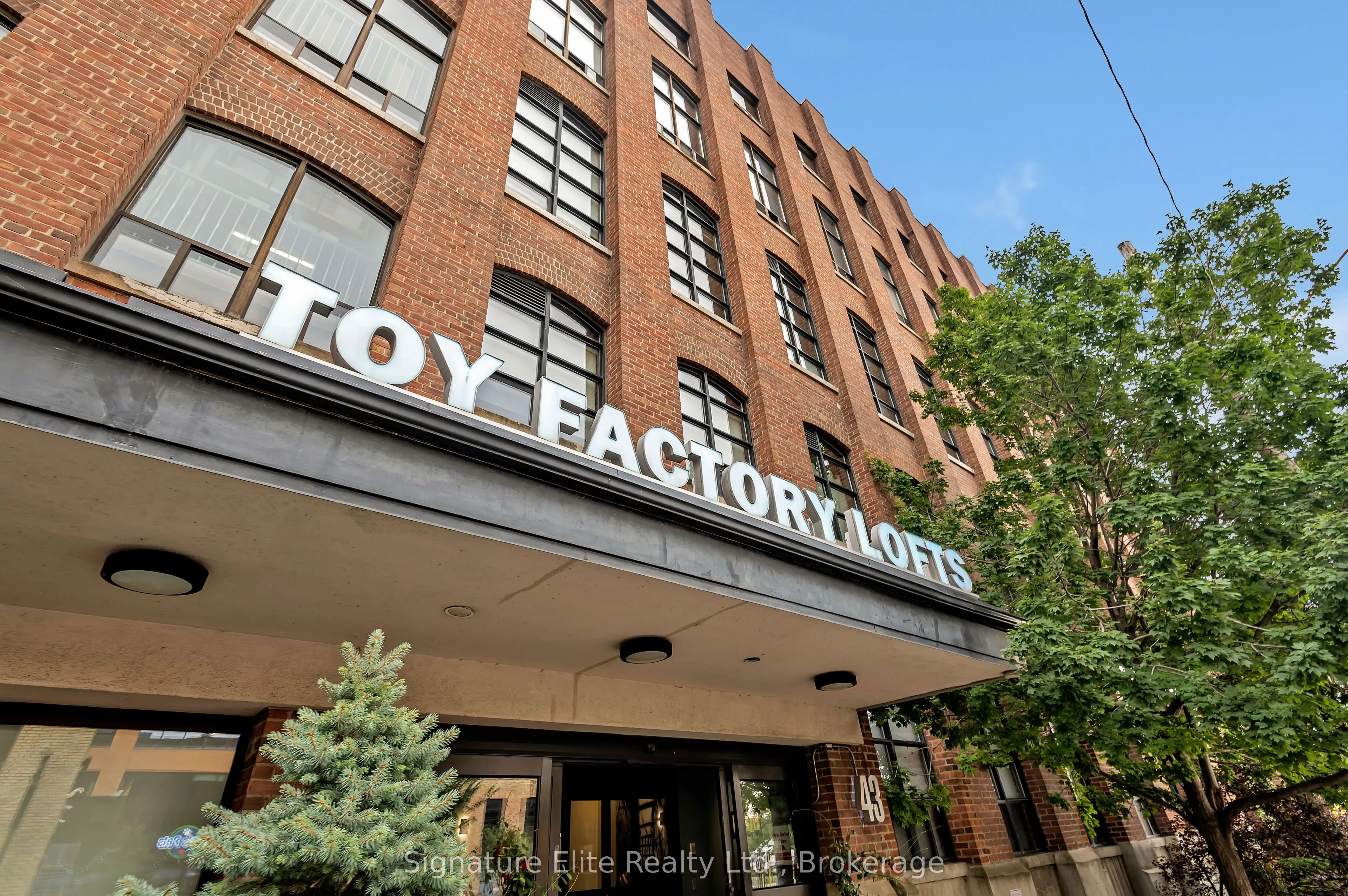 43 Hanna Avenue, #207