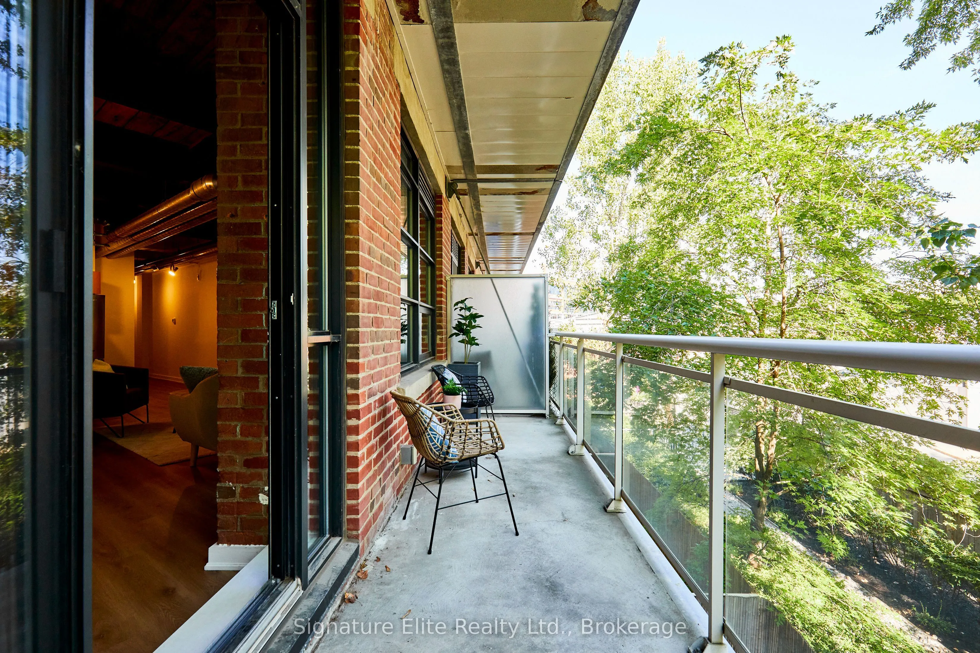 43 Hanna Avenue, #207