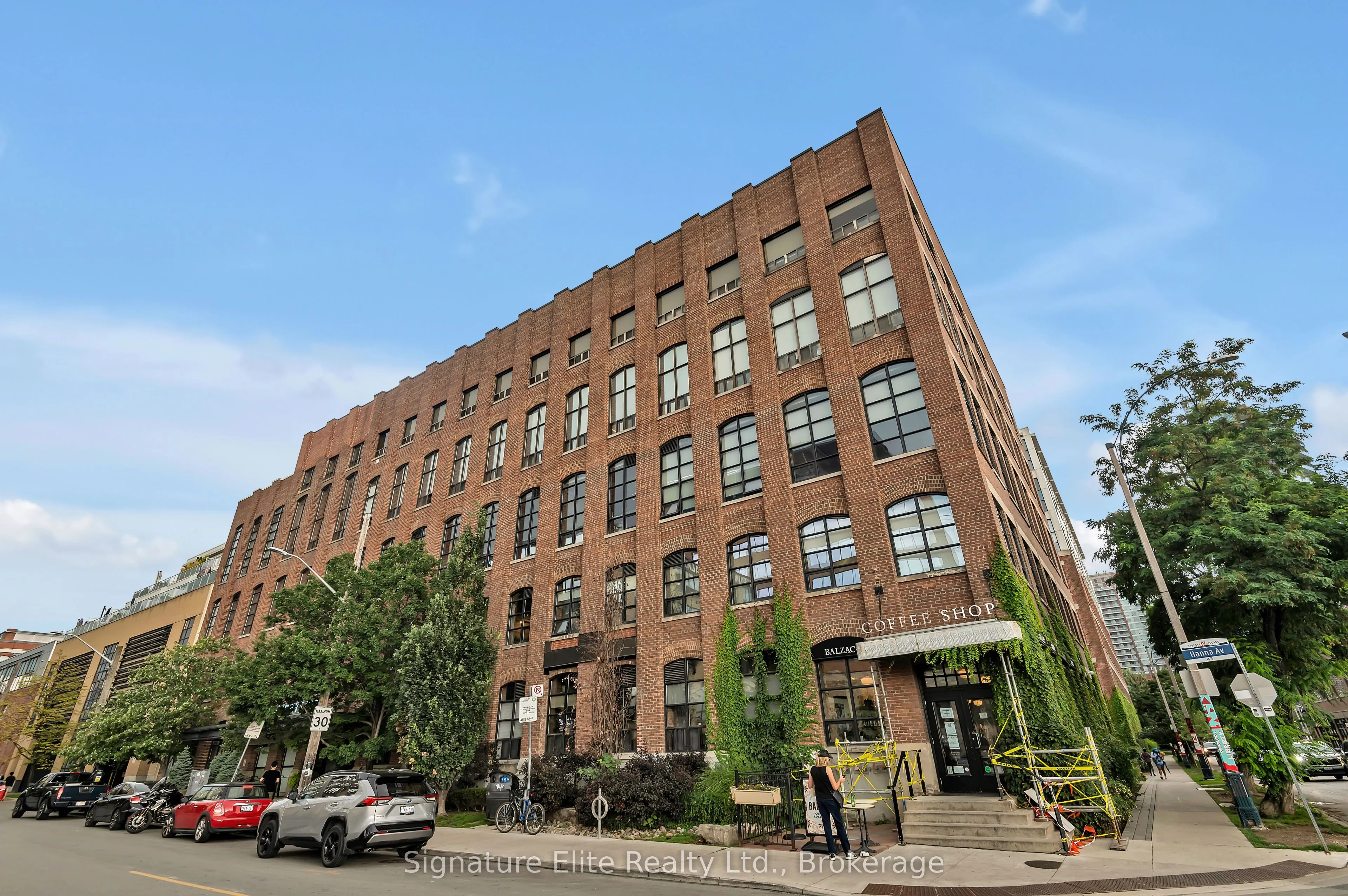 43 Hanna Avenue, #207