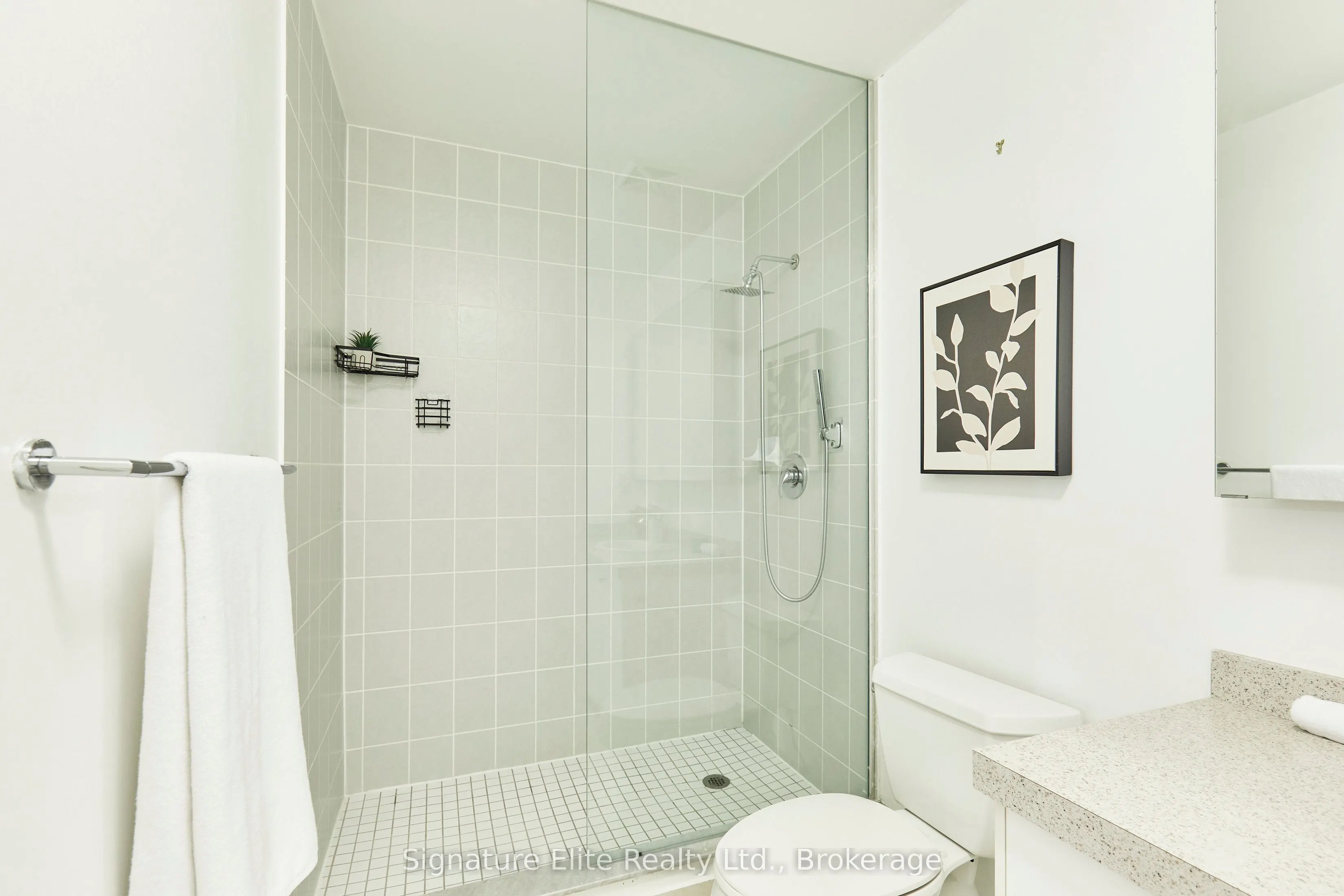 43 Hanna Avenue, #207