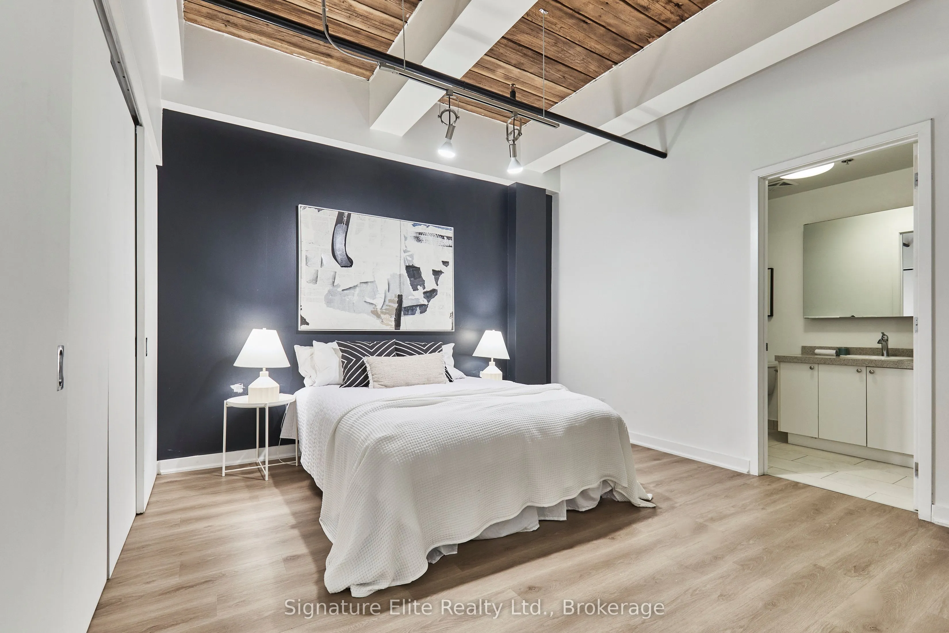 43 Hanna Avenue, #207