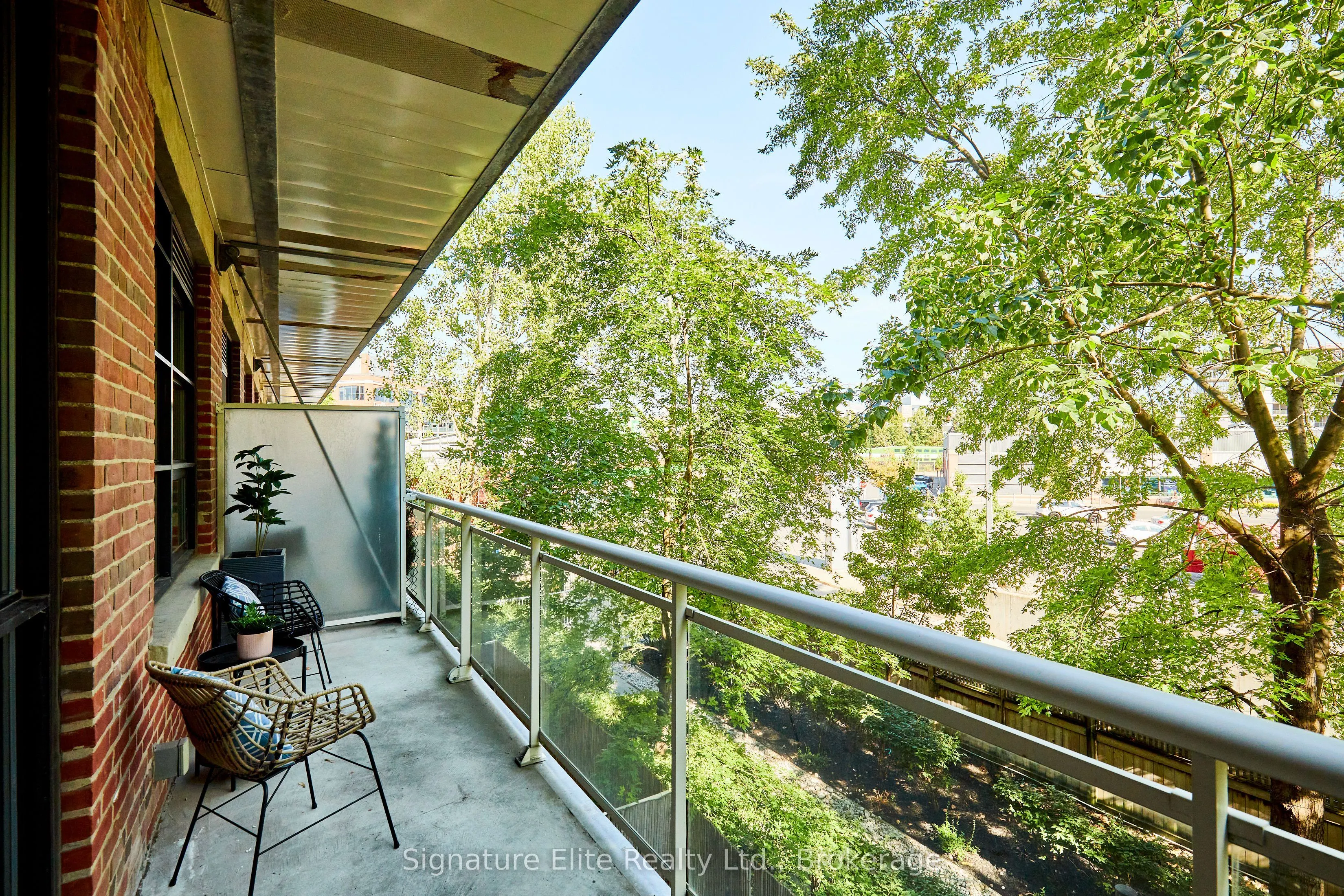 43 Hanna Avenue, #207