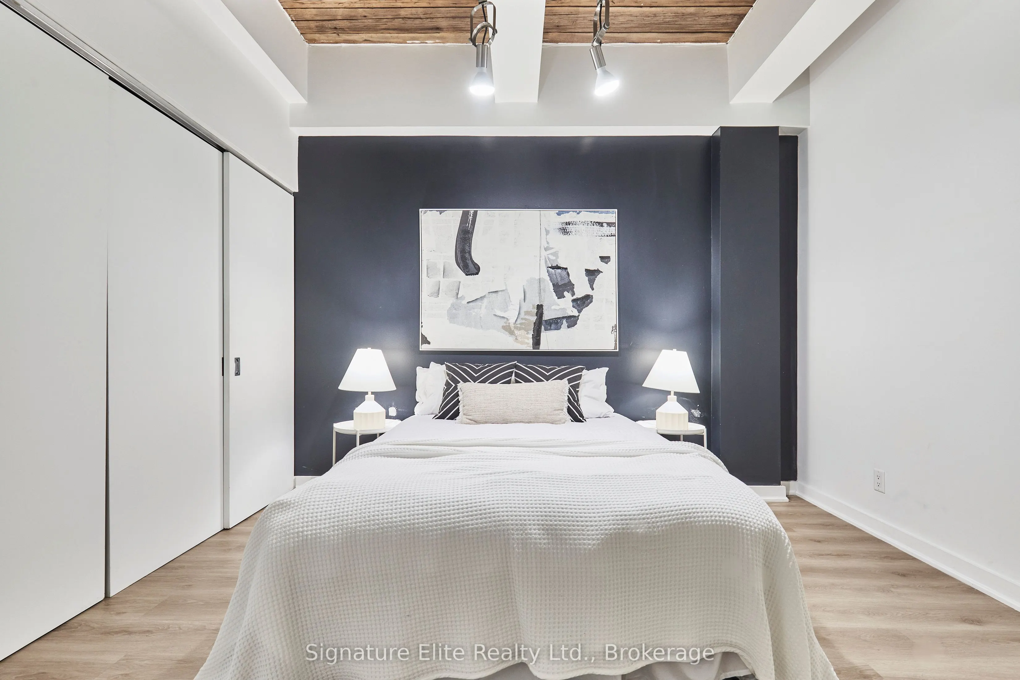 43 Hanna Avenue, #207