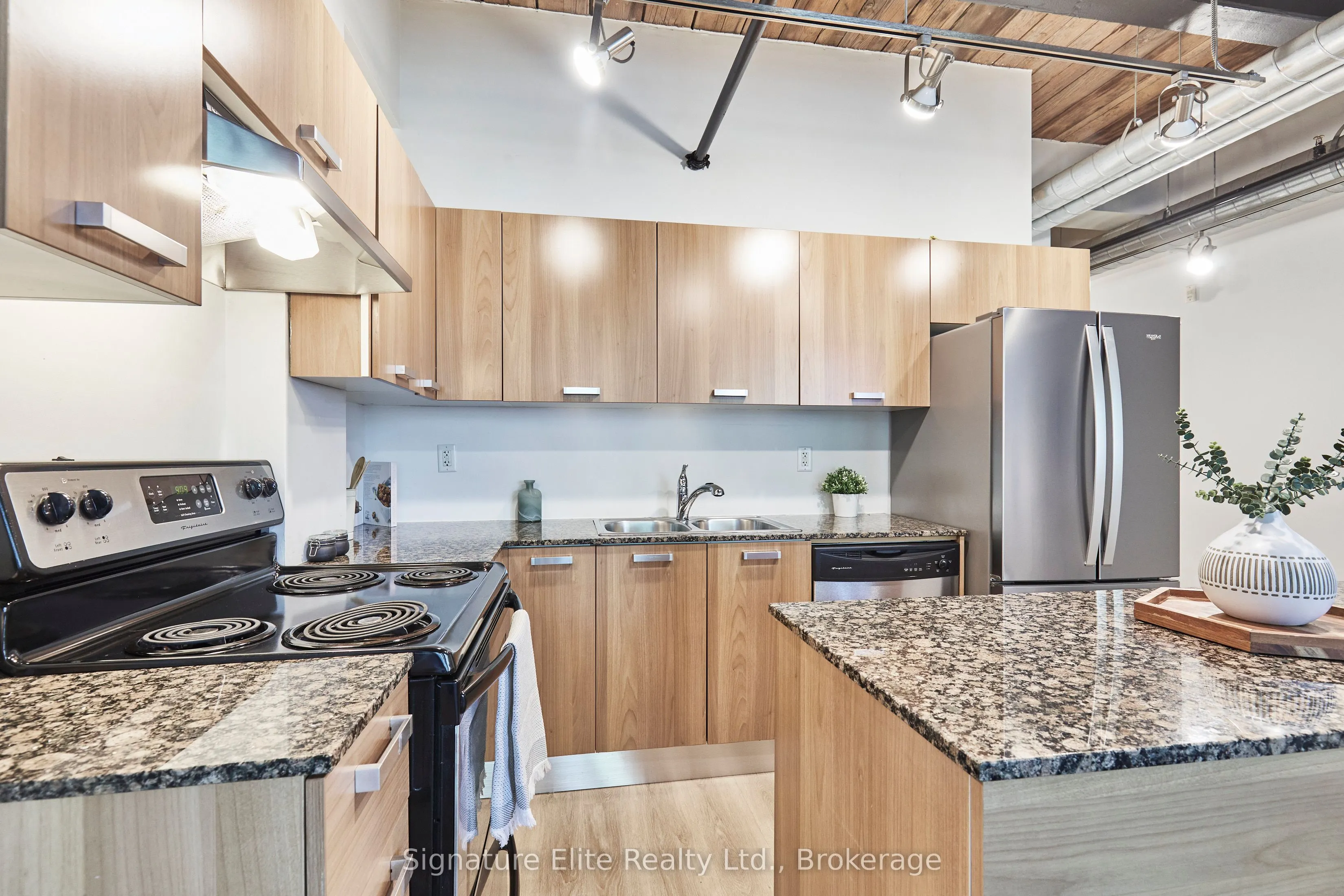 43 Hanna Avenue, #207