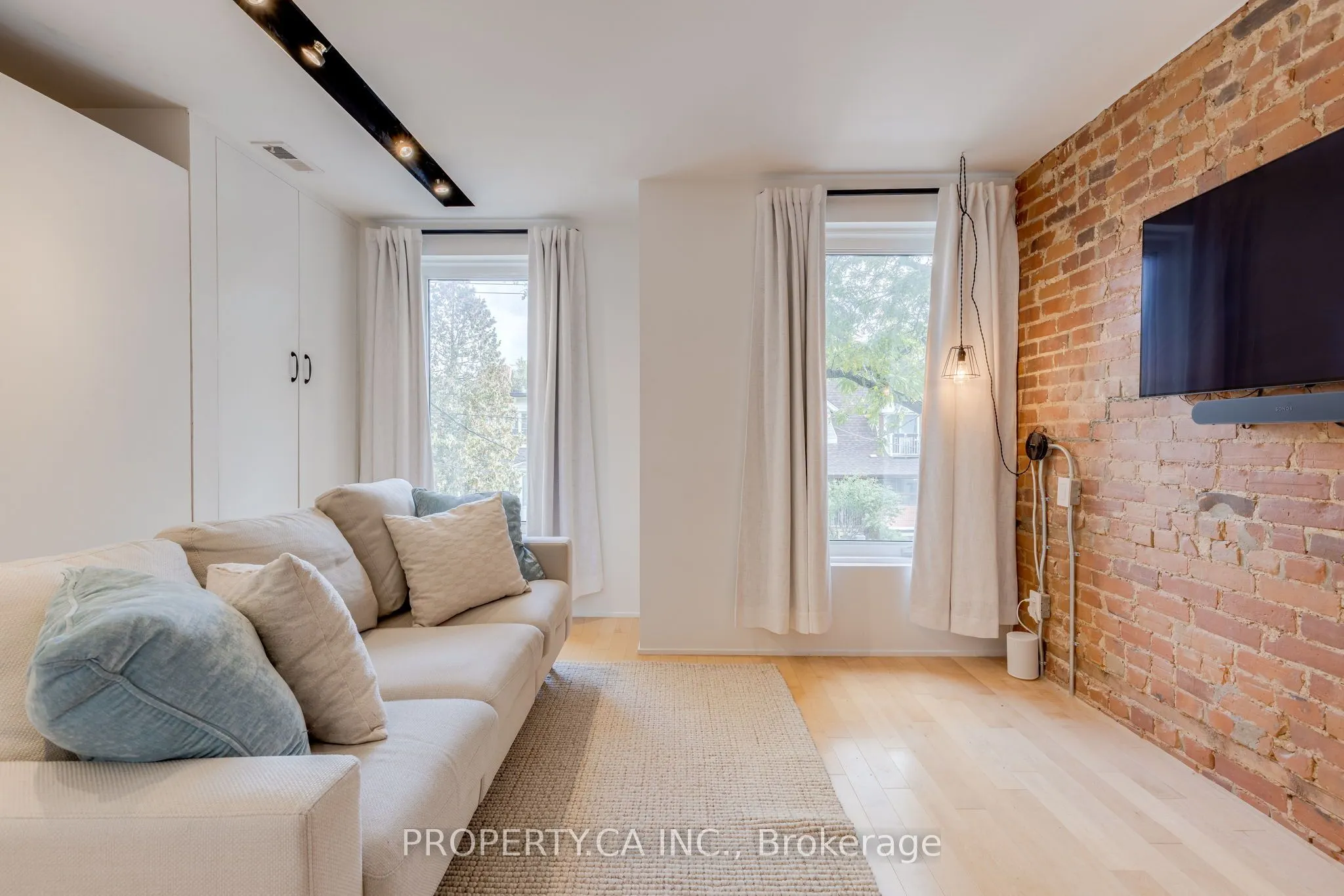 64 Dovercourt Road, #1