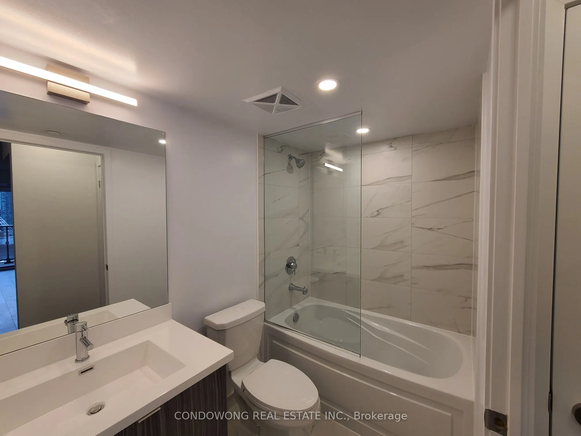 219 Dundas Street E, #2006