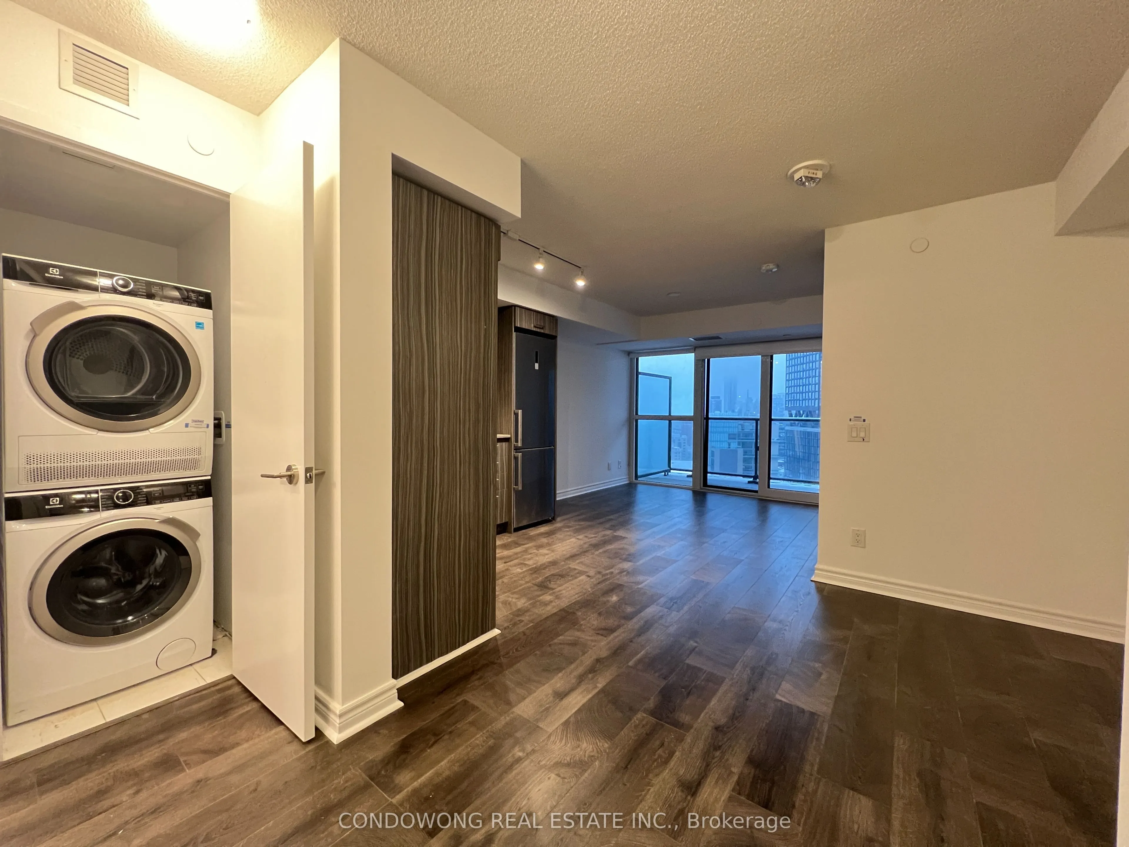 219 Dundas Street E, #2006