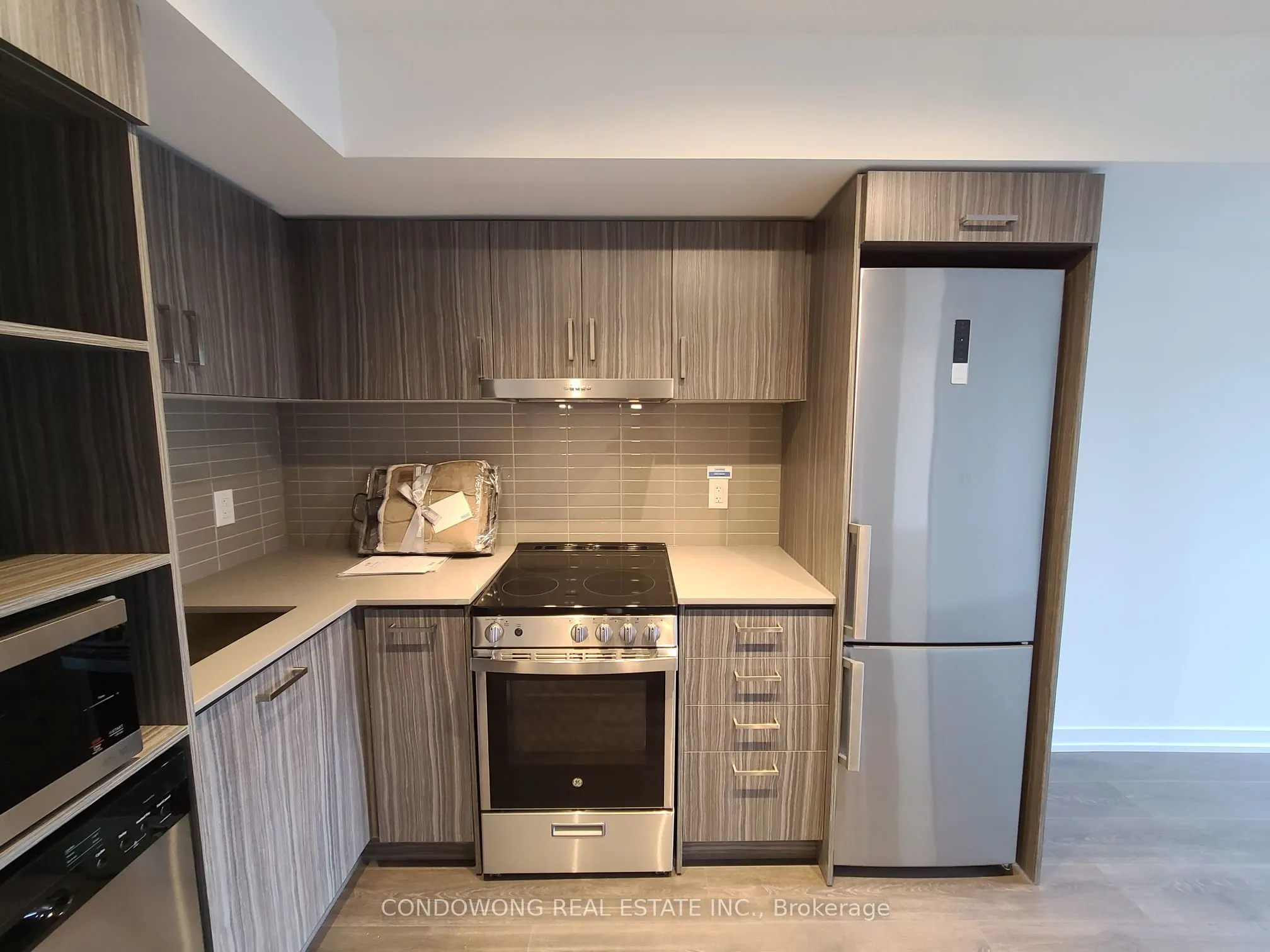 219 Dundas Street E, #2006