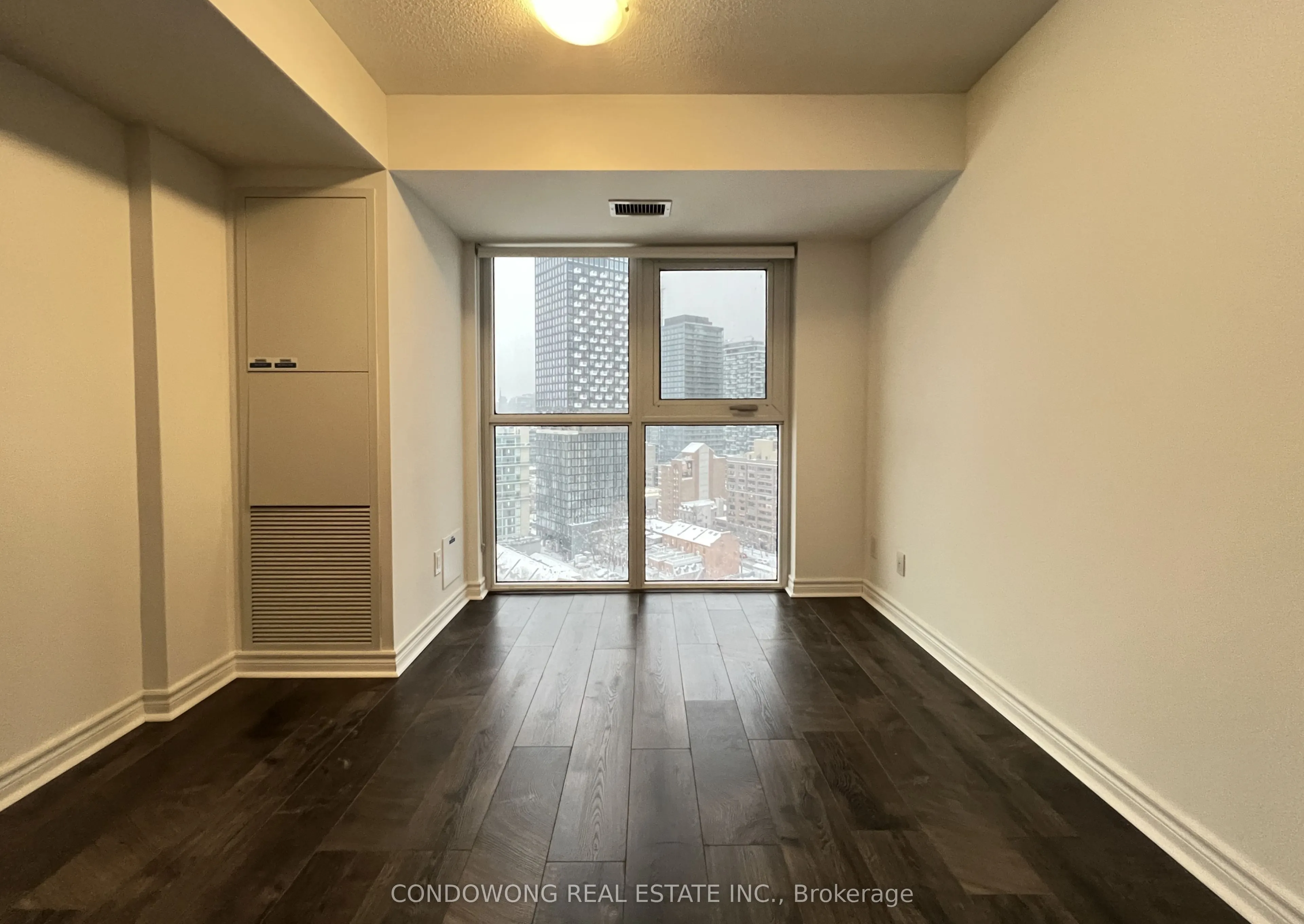 219 Dundas Street E, #2006