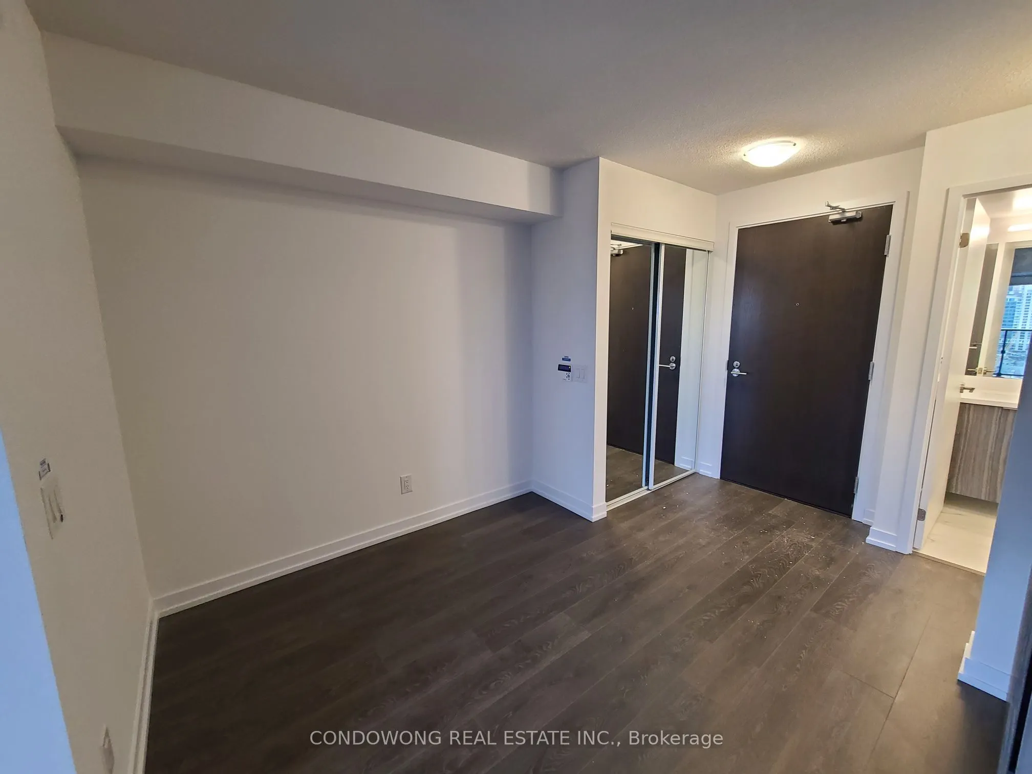 219 Dundas Street E, #2006