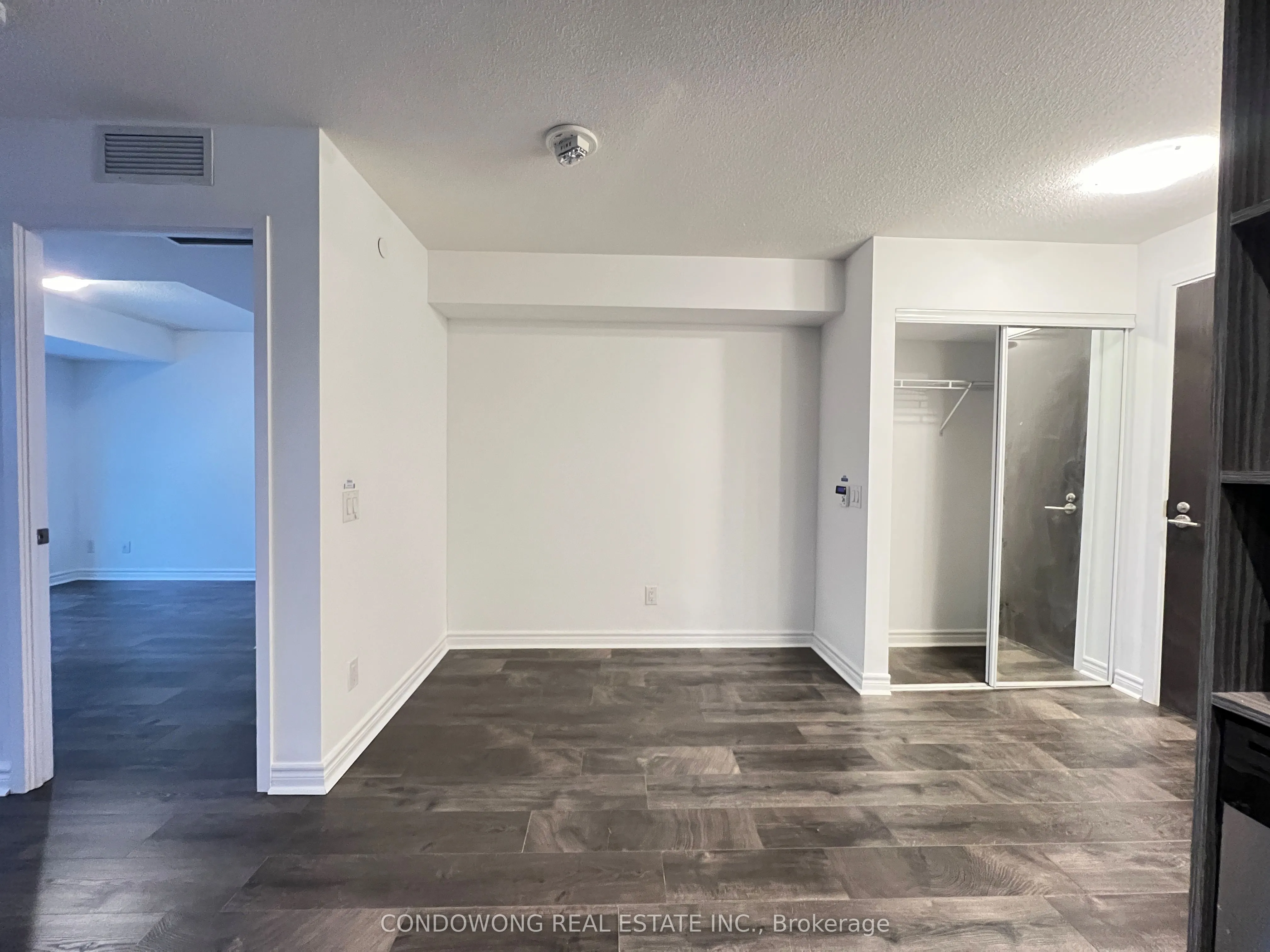 219 Dundas Street E, #2006