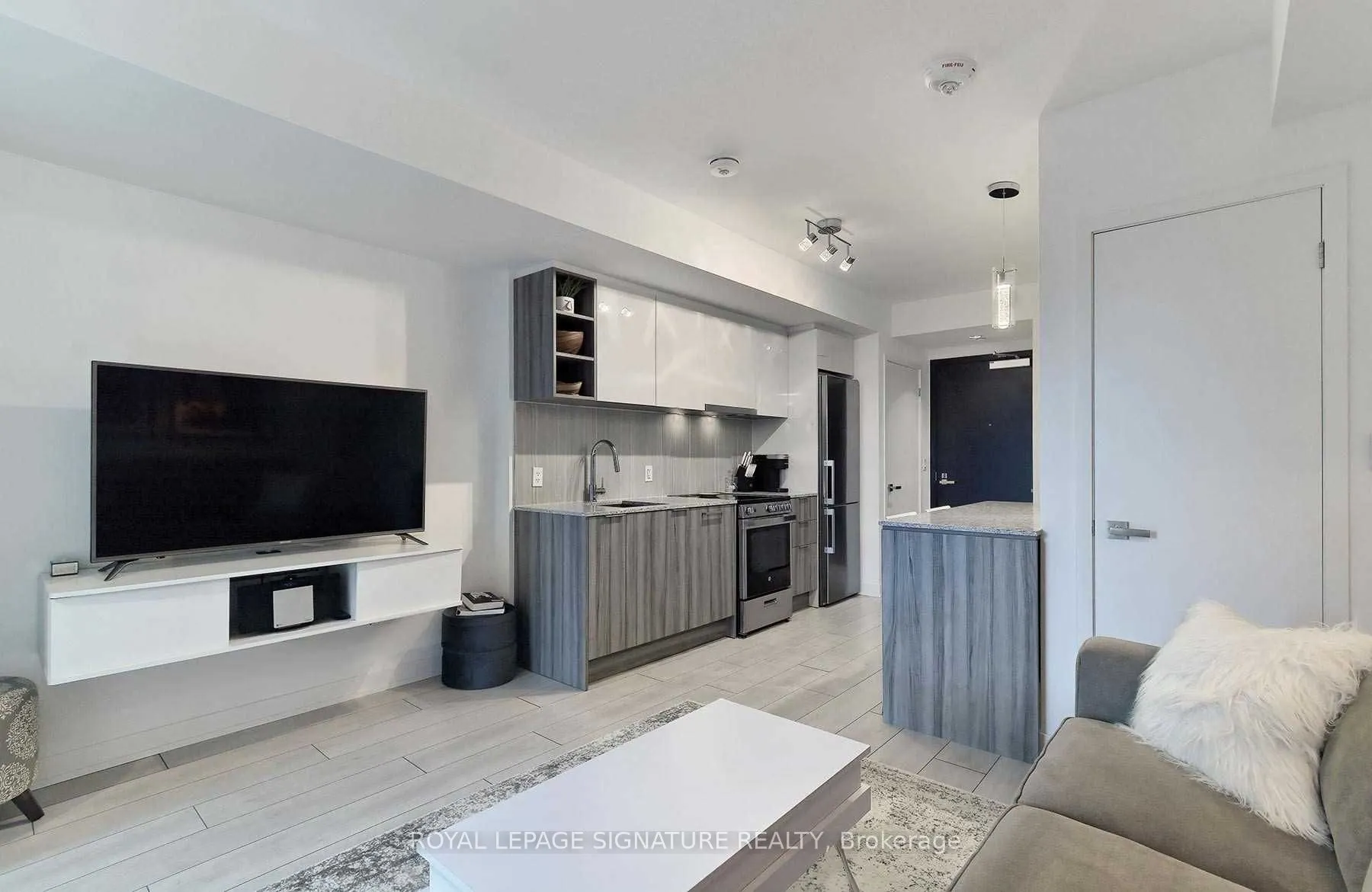 31 Tippett Road, #537