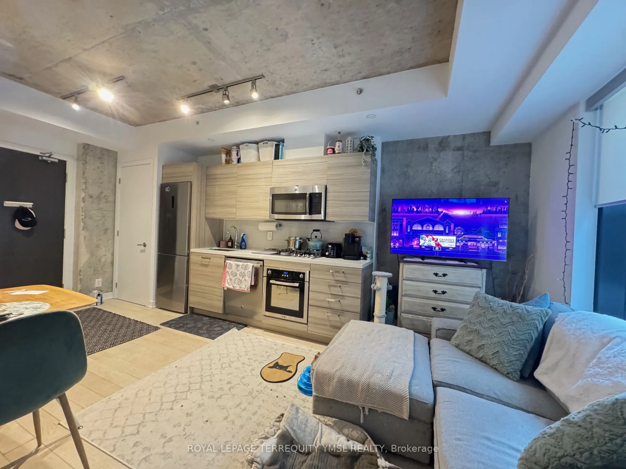 11 Charlotte Street, #510