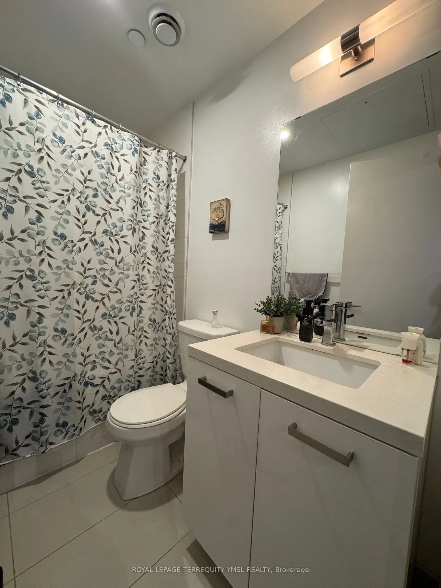 11 Charlotte Street, #510