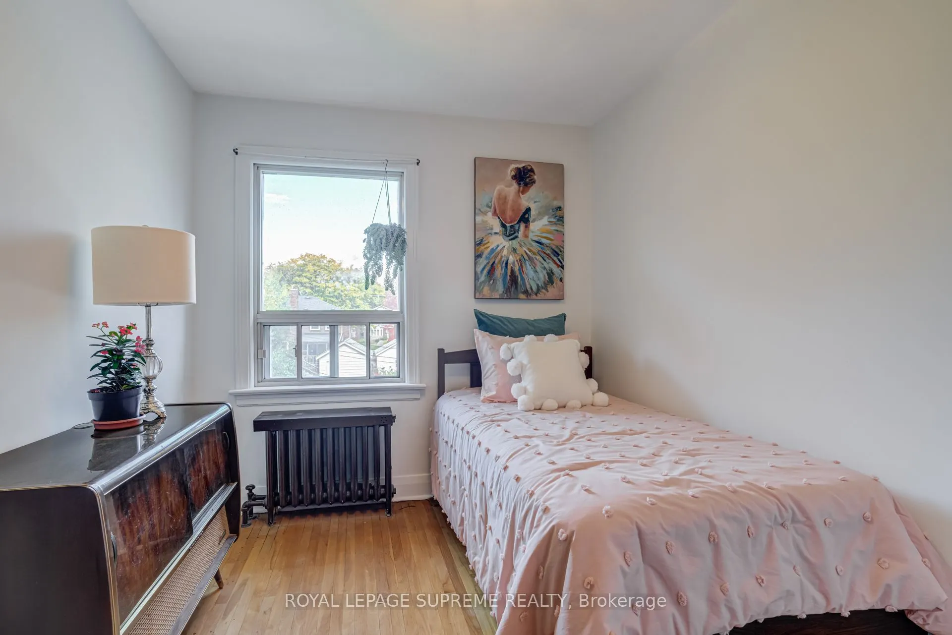 152 Parkhurst Boulevard