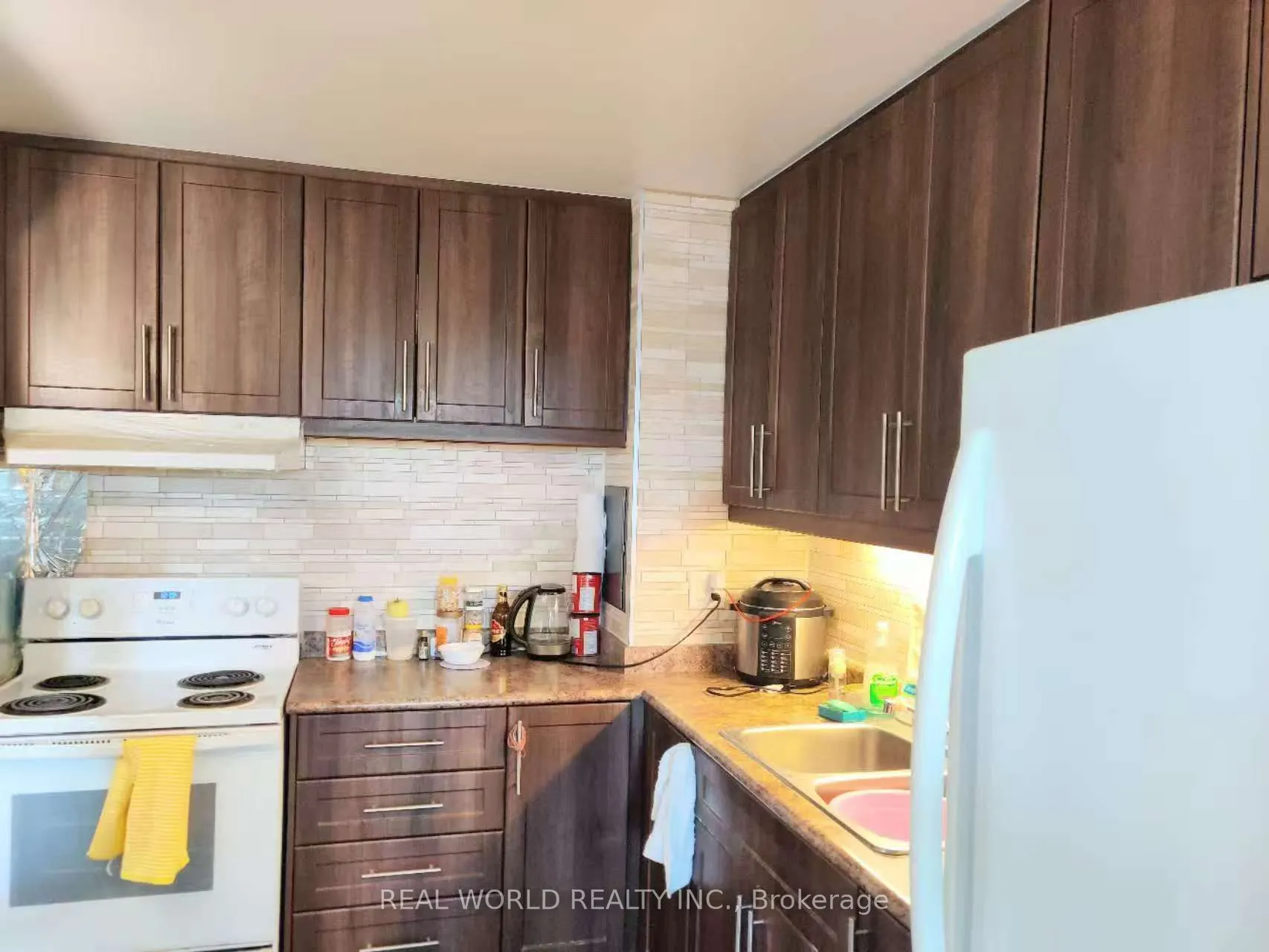 100 Leeward Glenway, #806