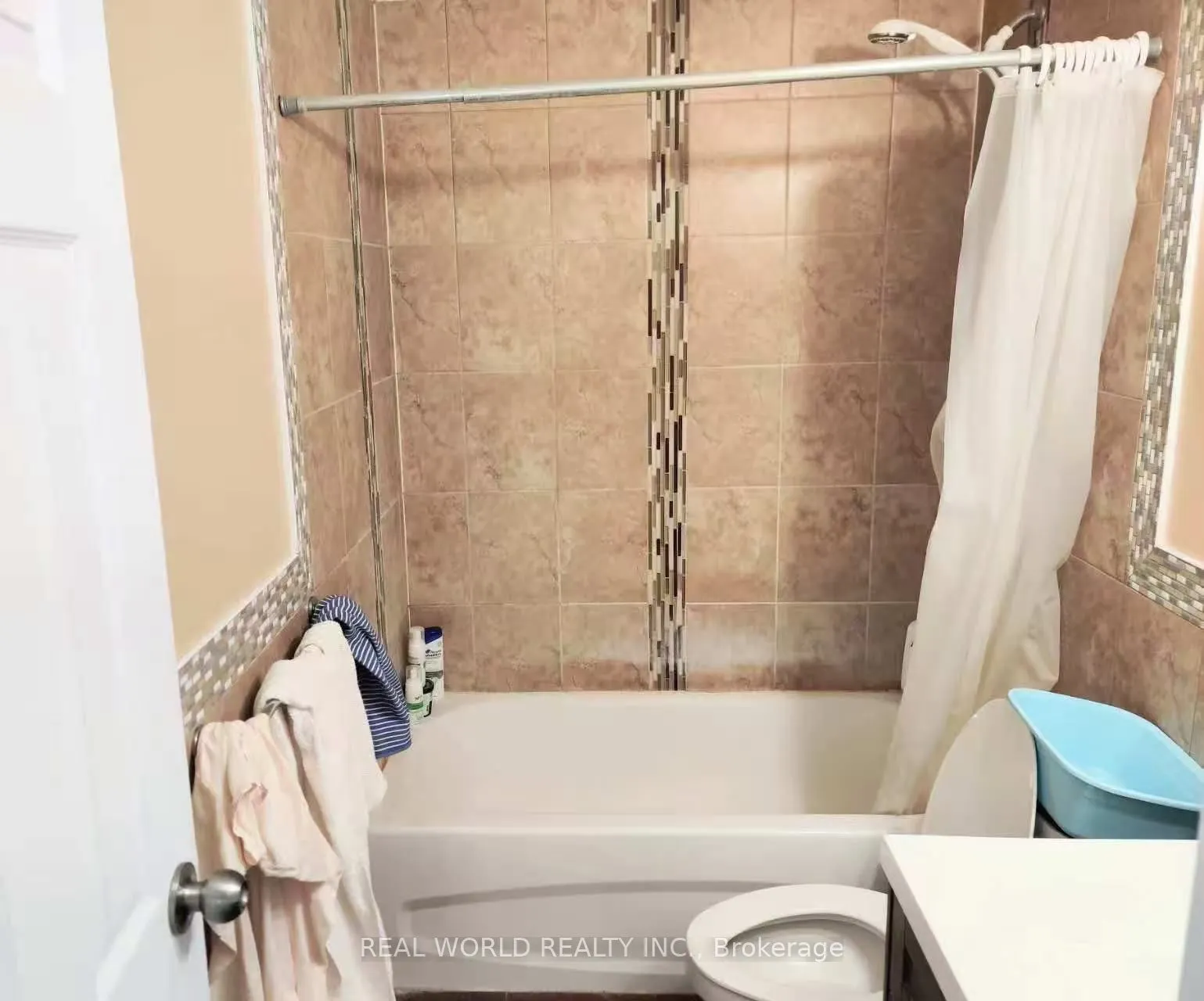 100 Leeward Glenway, #806