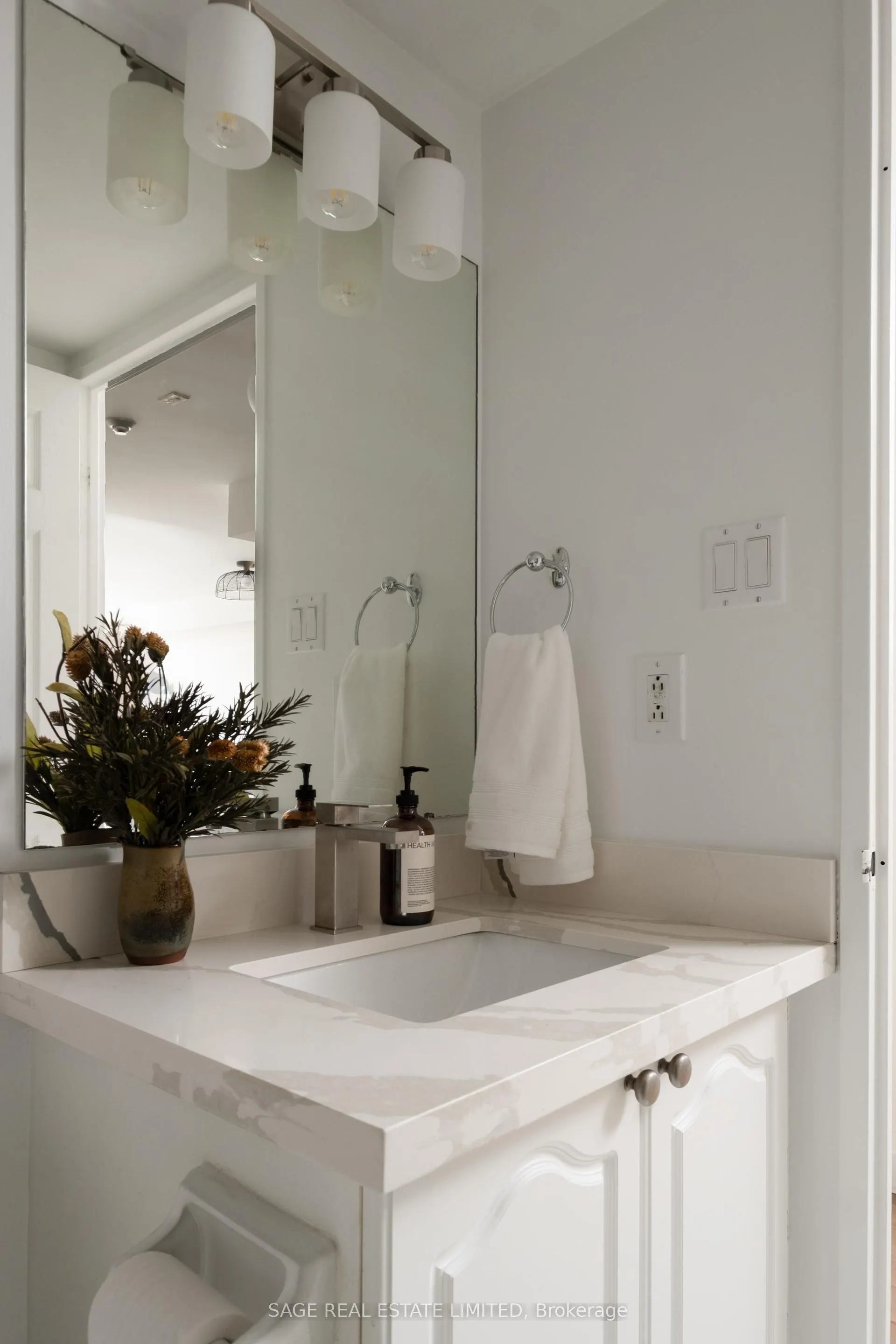 801 King Street W, #420