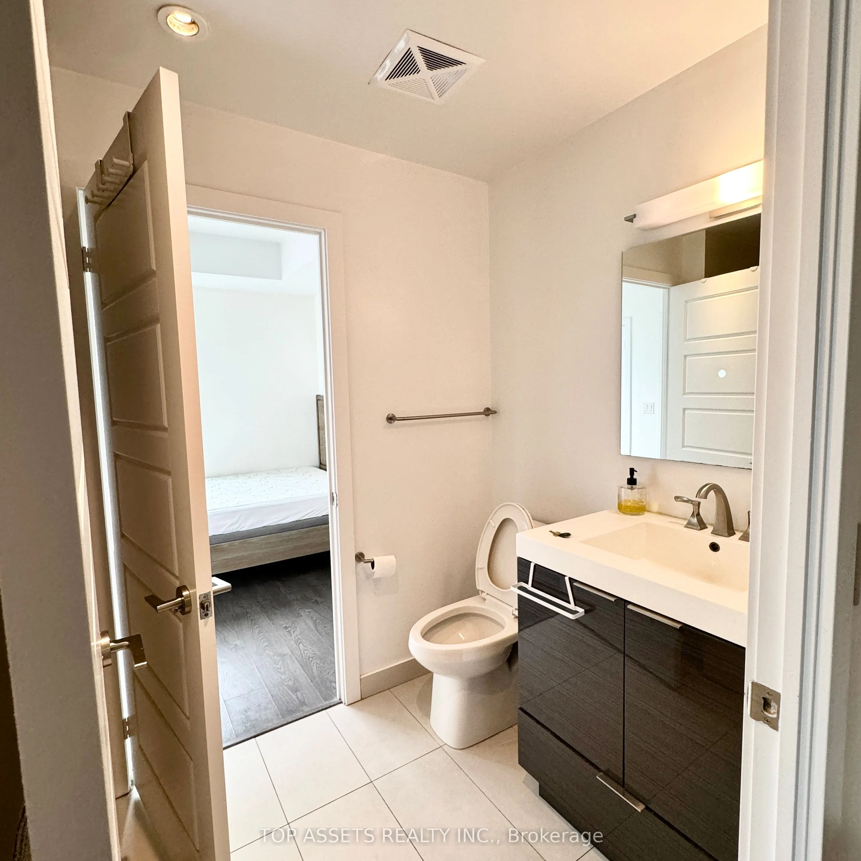 318 Richmond Street W, #3006