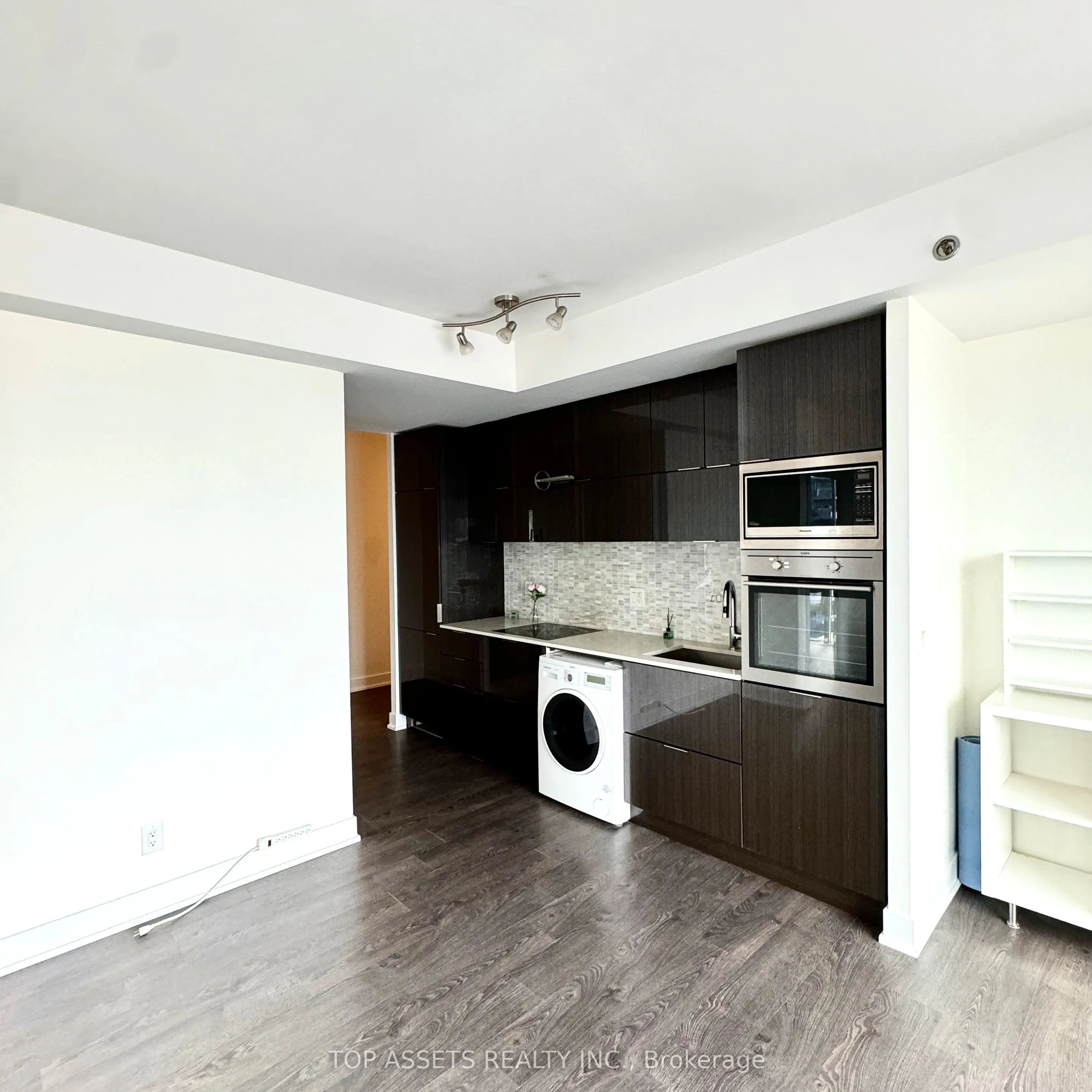 318 Richmond Street W, #3006