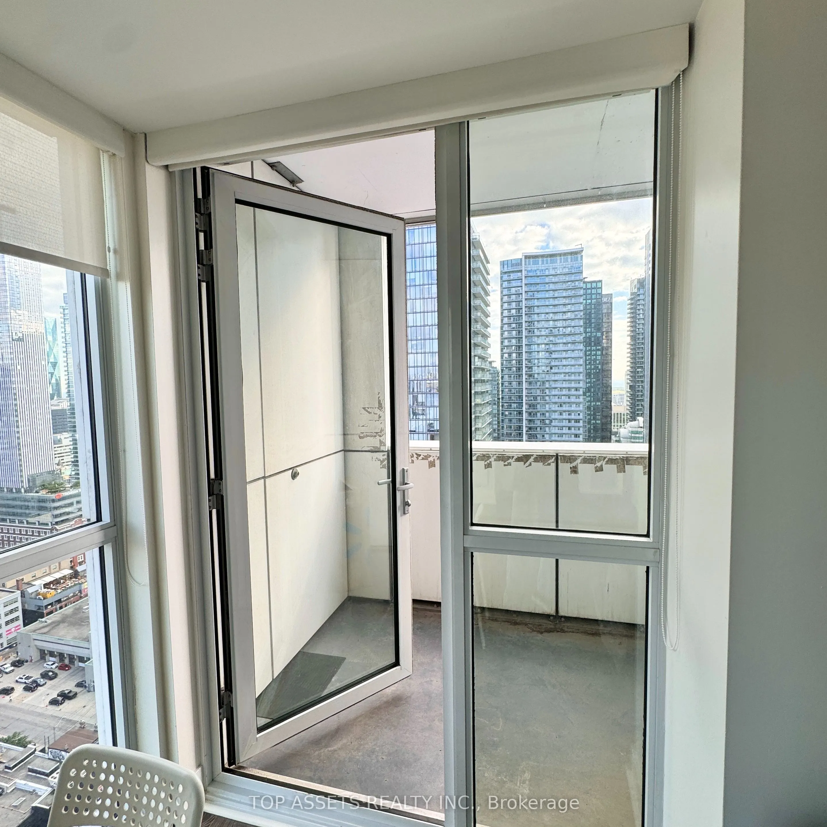 318 Richmond Street W, #3006