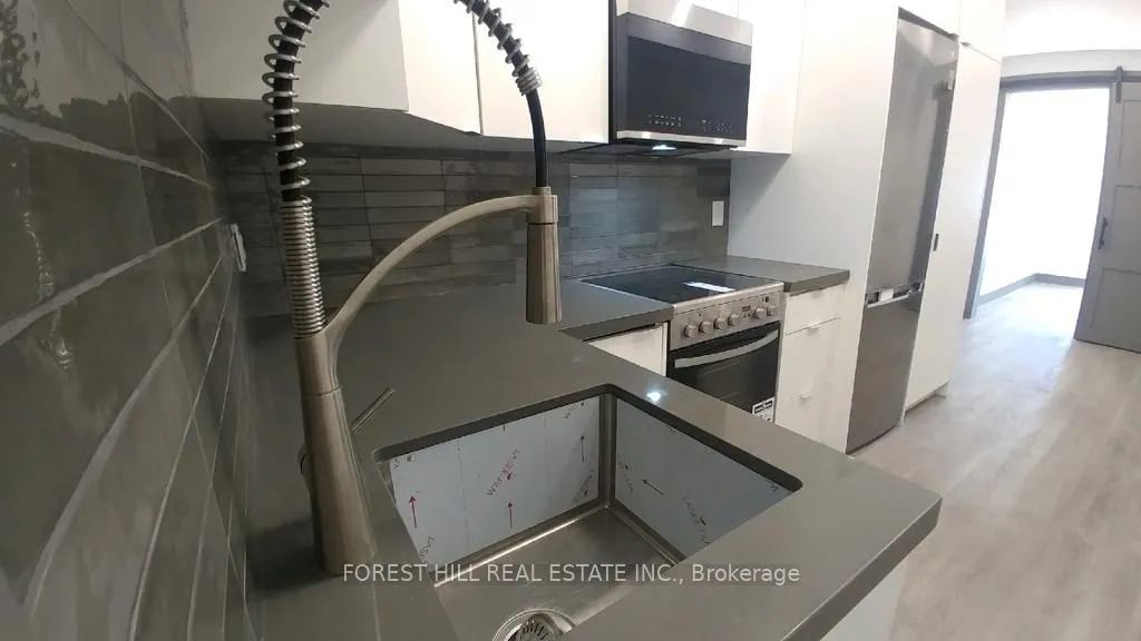 1213 Dundas Street W, #Upper N