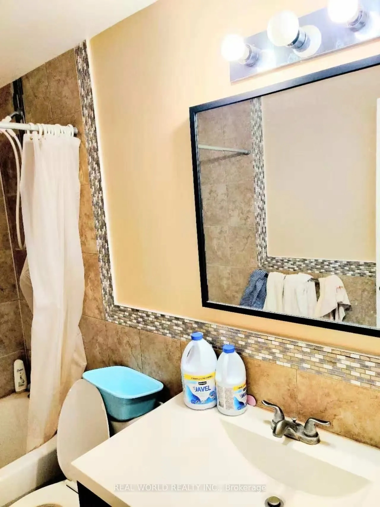 100 Leeward Glenway, #806