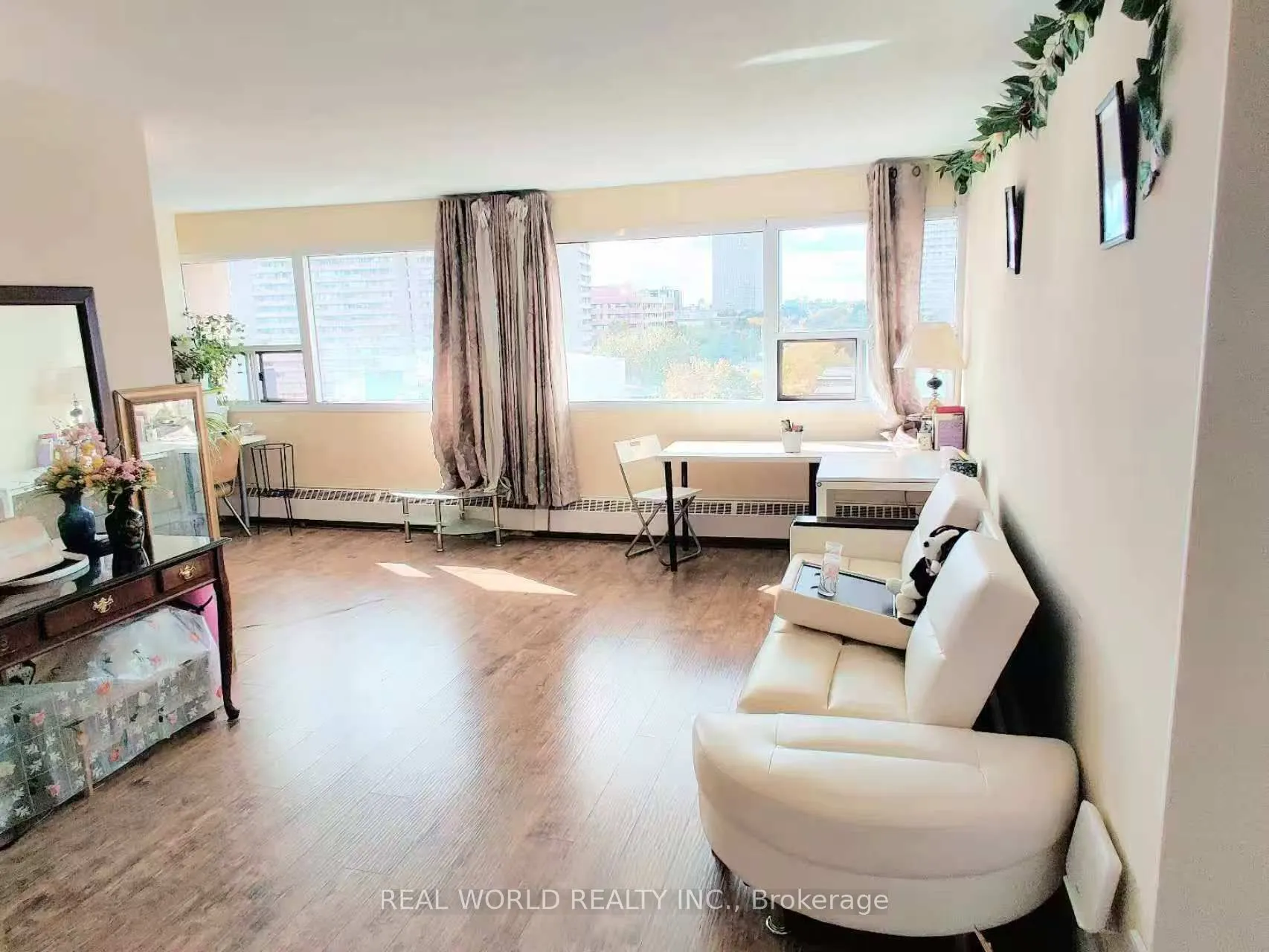 100 Leeward Glenway, #806