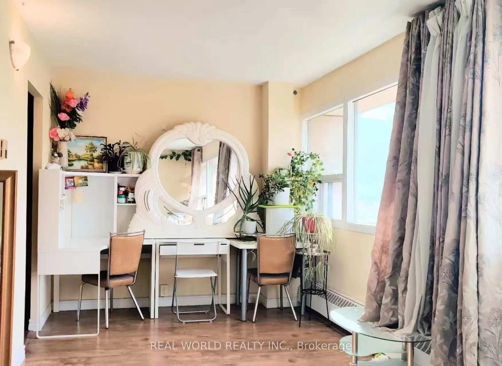 100 Leeward Glenway, #806