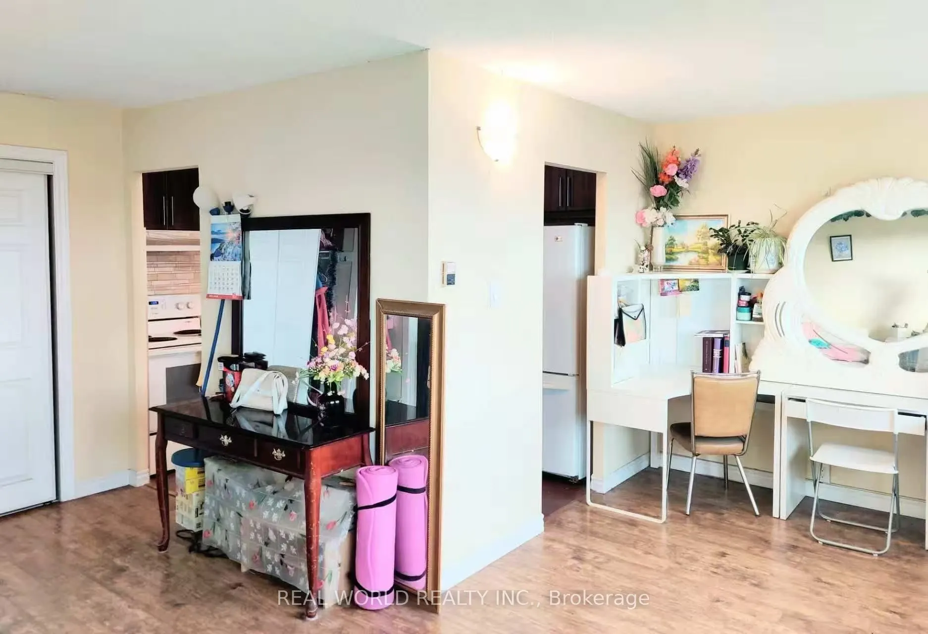 100 Leeward Glenway, #806