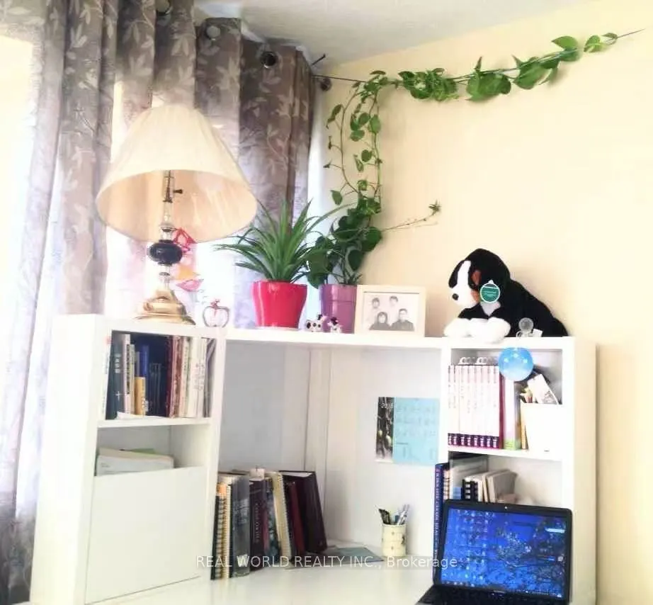 100 Leeward Glenway, #806