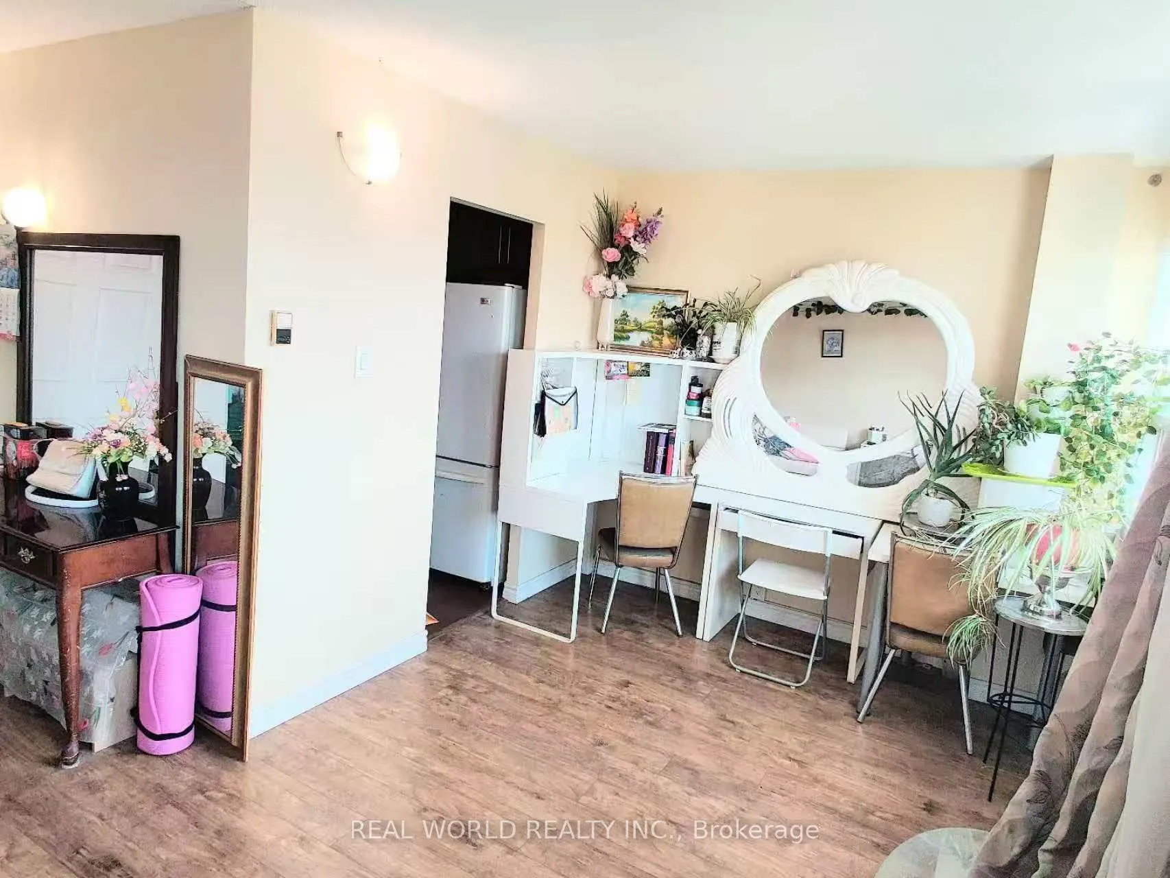 100 Leeward Glenway, #806