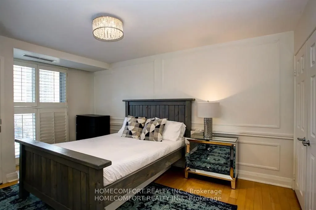 8 Wellesley Street E, #701