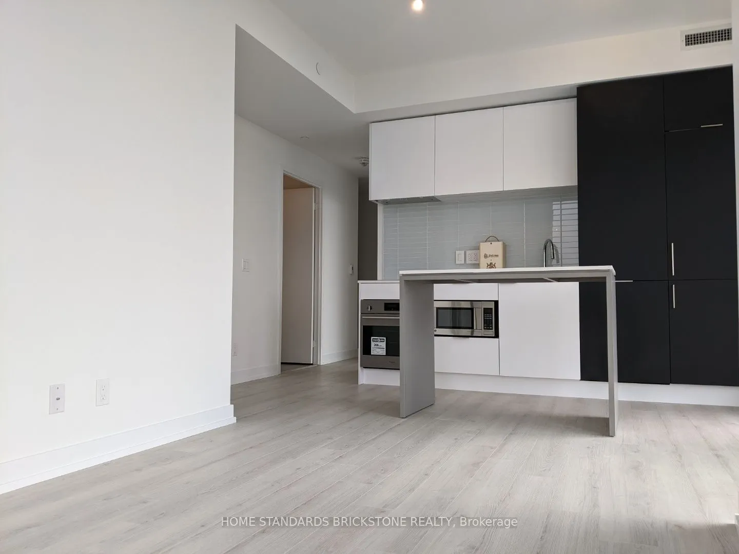 33 Helendale Avenue, #2312