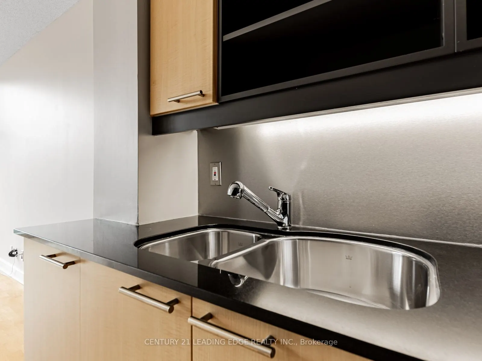 36 Blue Jays Way, #914