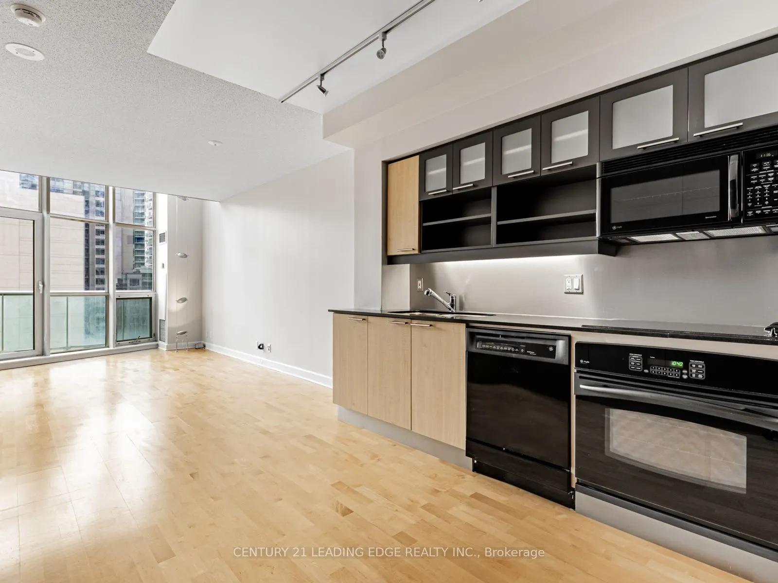 36 Blue Jays Way, #914