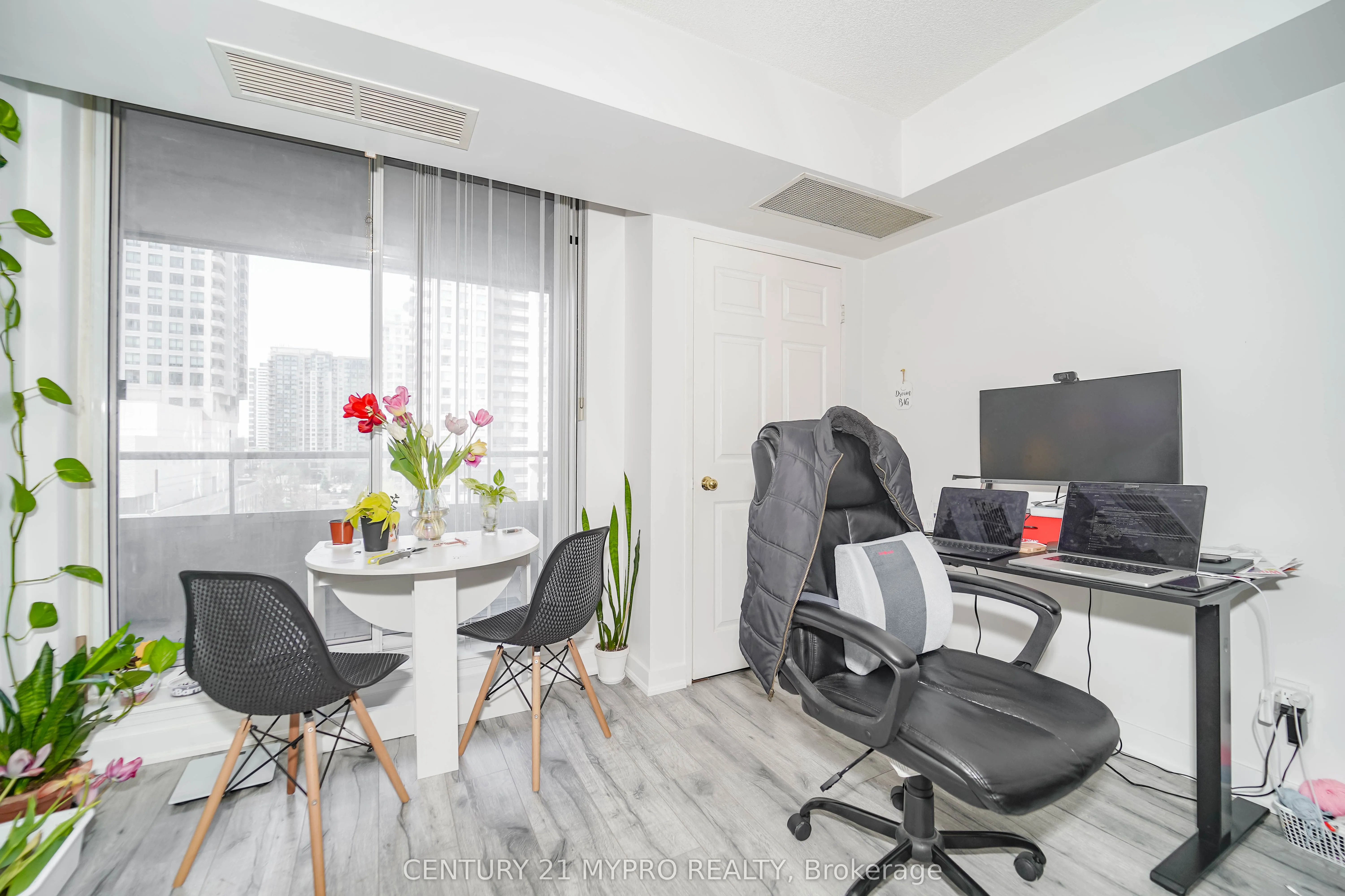 18 Hillcrest Avenue, #801