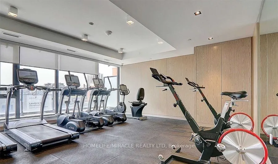 215 Queen Street W, #1810