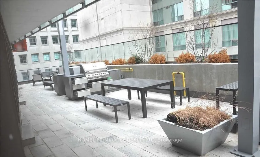 215 Queen Street W, #1810