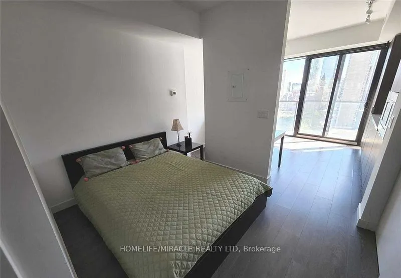 215 Queen Street W, #1810