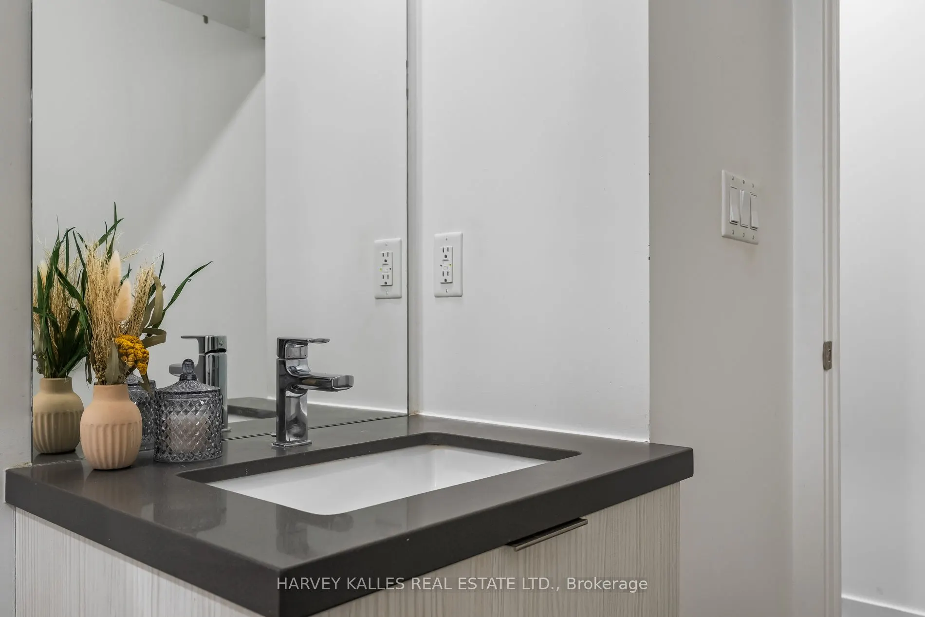 109 Ossington Avenue, #318