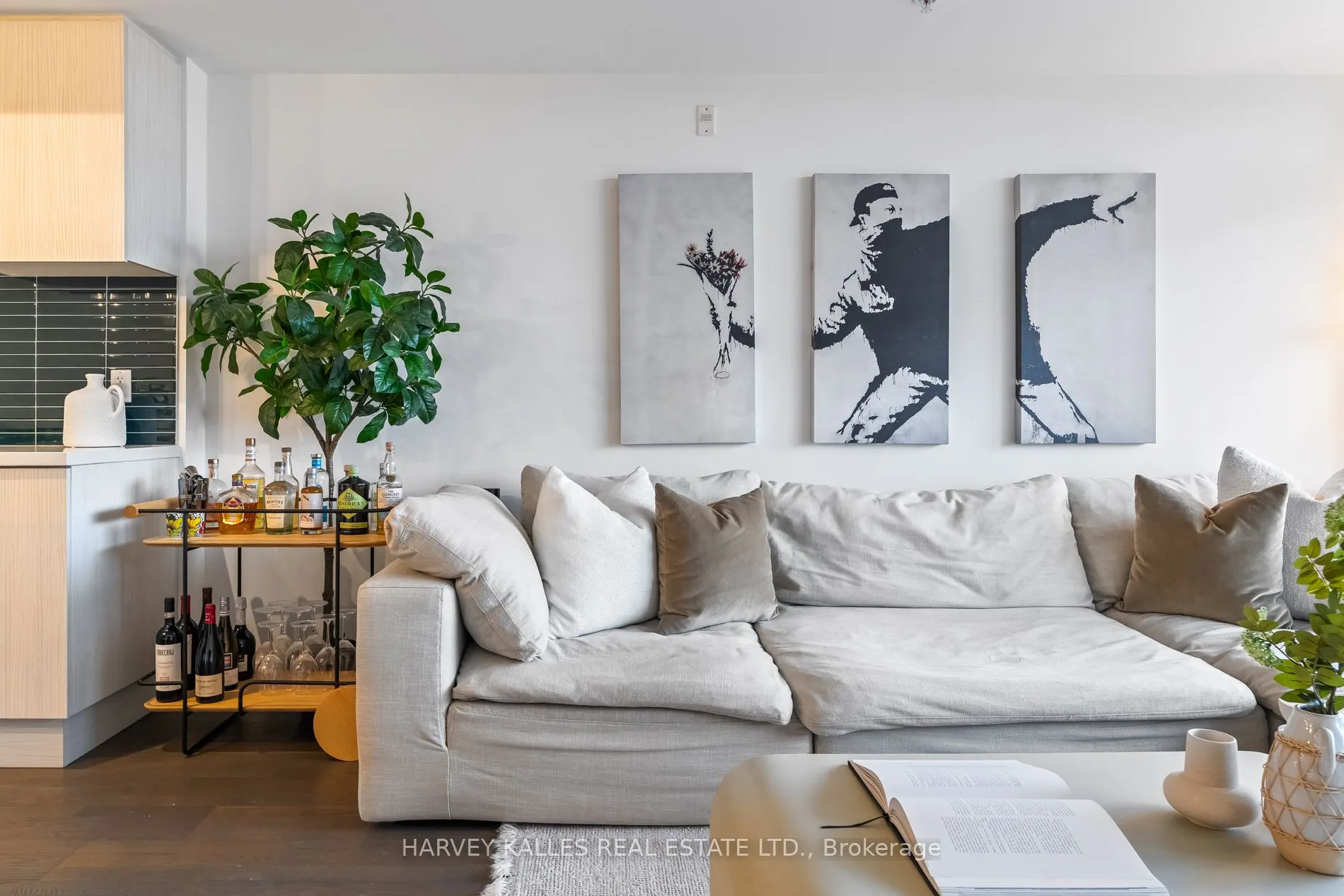 109 Ossington Avenue, #318