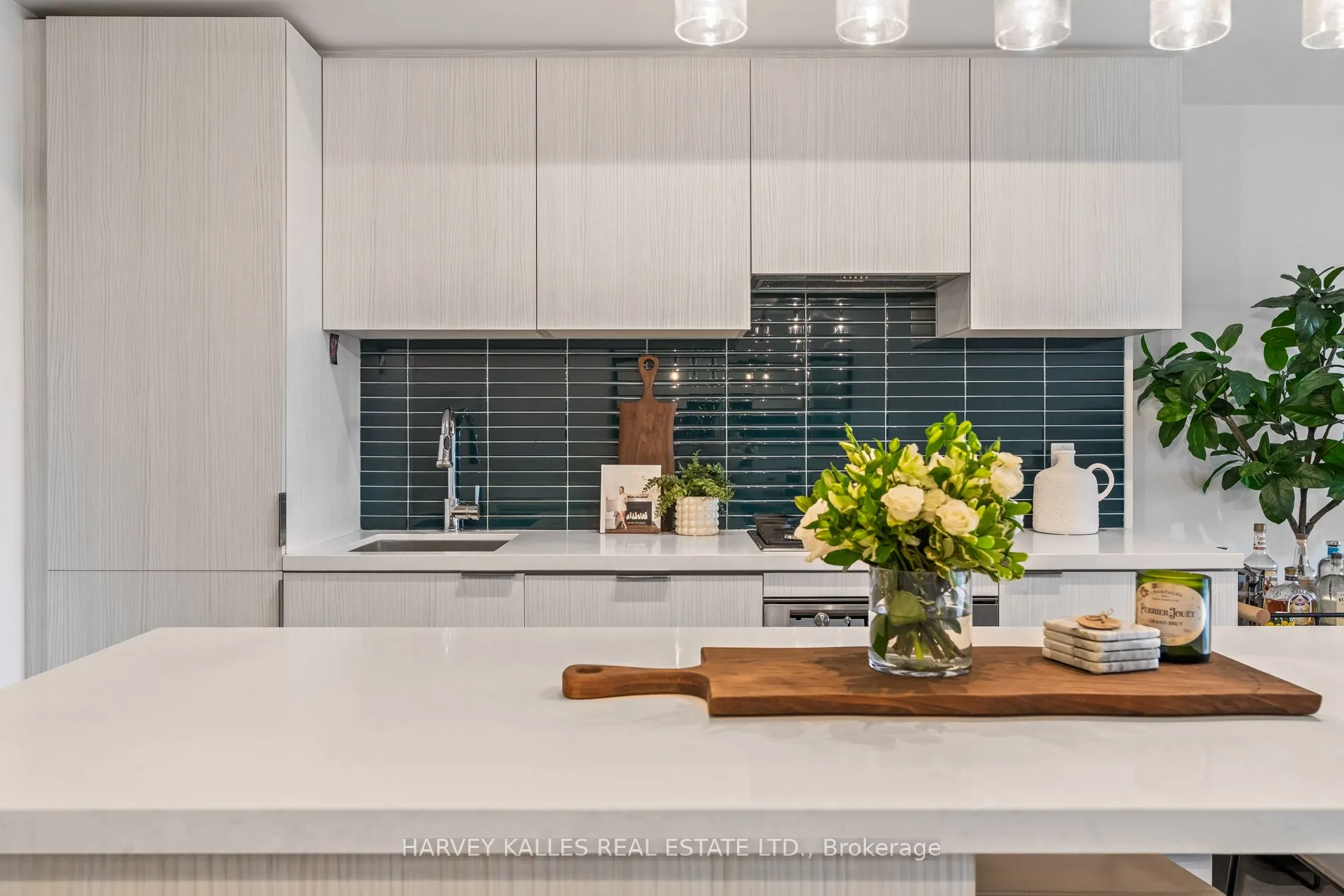 109 Ossington Avenue, #318