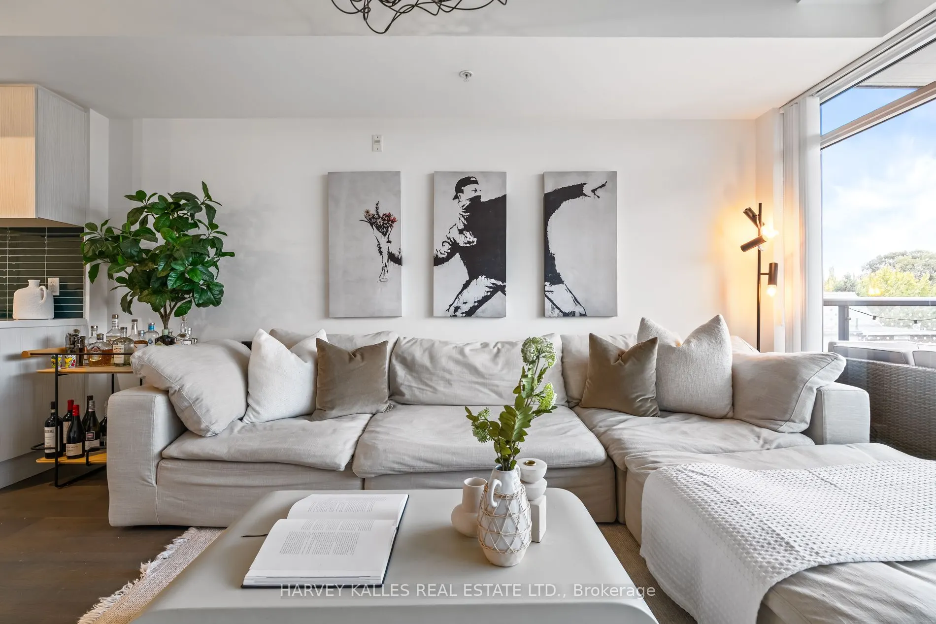 109 Ossington Avenue, #318